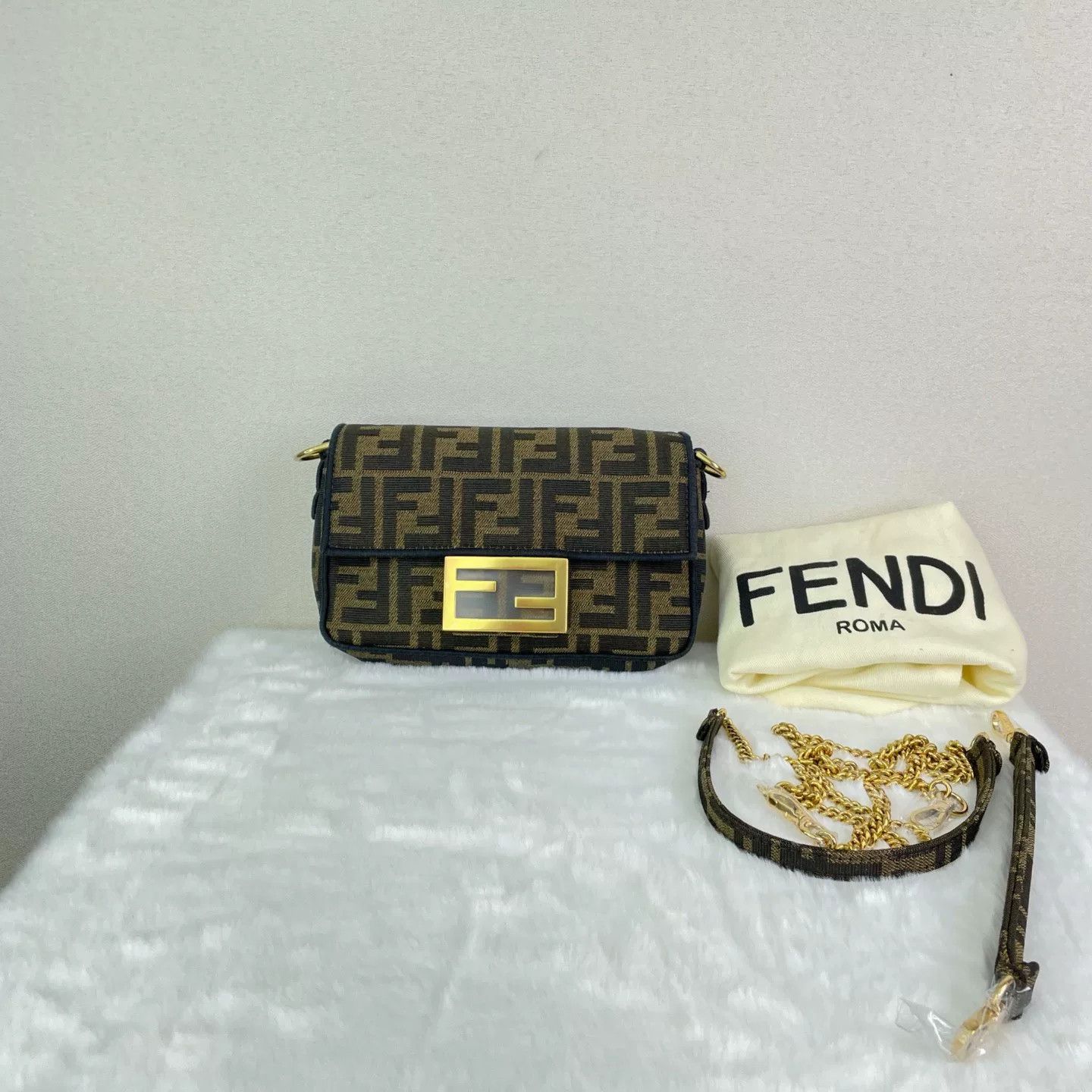 Fendi Pre-loved Bag Very good condition Size ONE SIZE - 1 Thumbnail