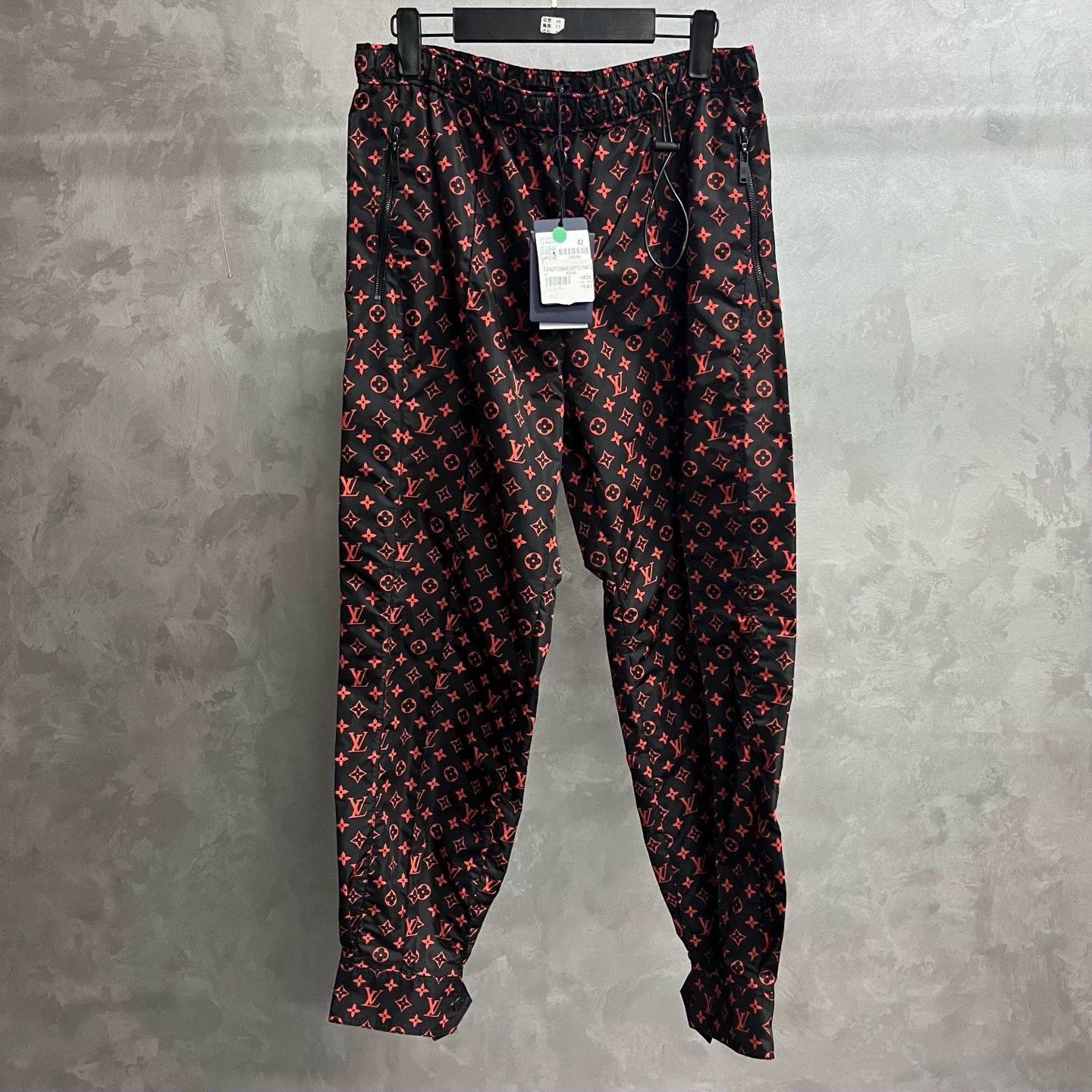 Louis Vuitton Louis Vuitton Printed Slim Red Sweatpants 28 Men Size US 28 / EU 44 - 1 Thumbnail
