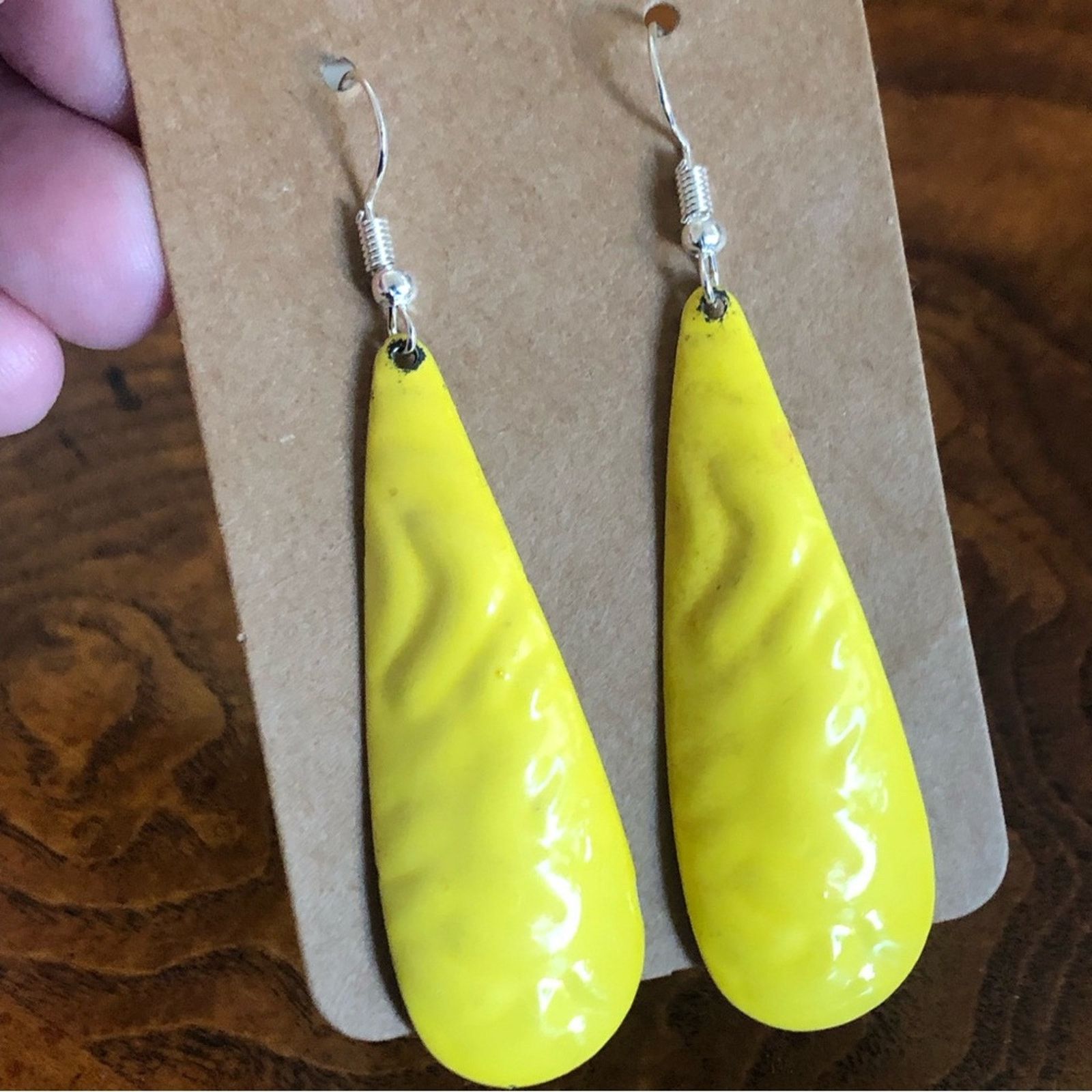 Vintage Vintage 90s bright lemon yellow hammered drop earrings Size ONE SIZE - 1 Thumbnail