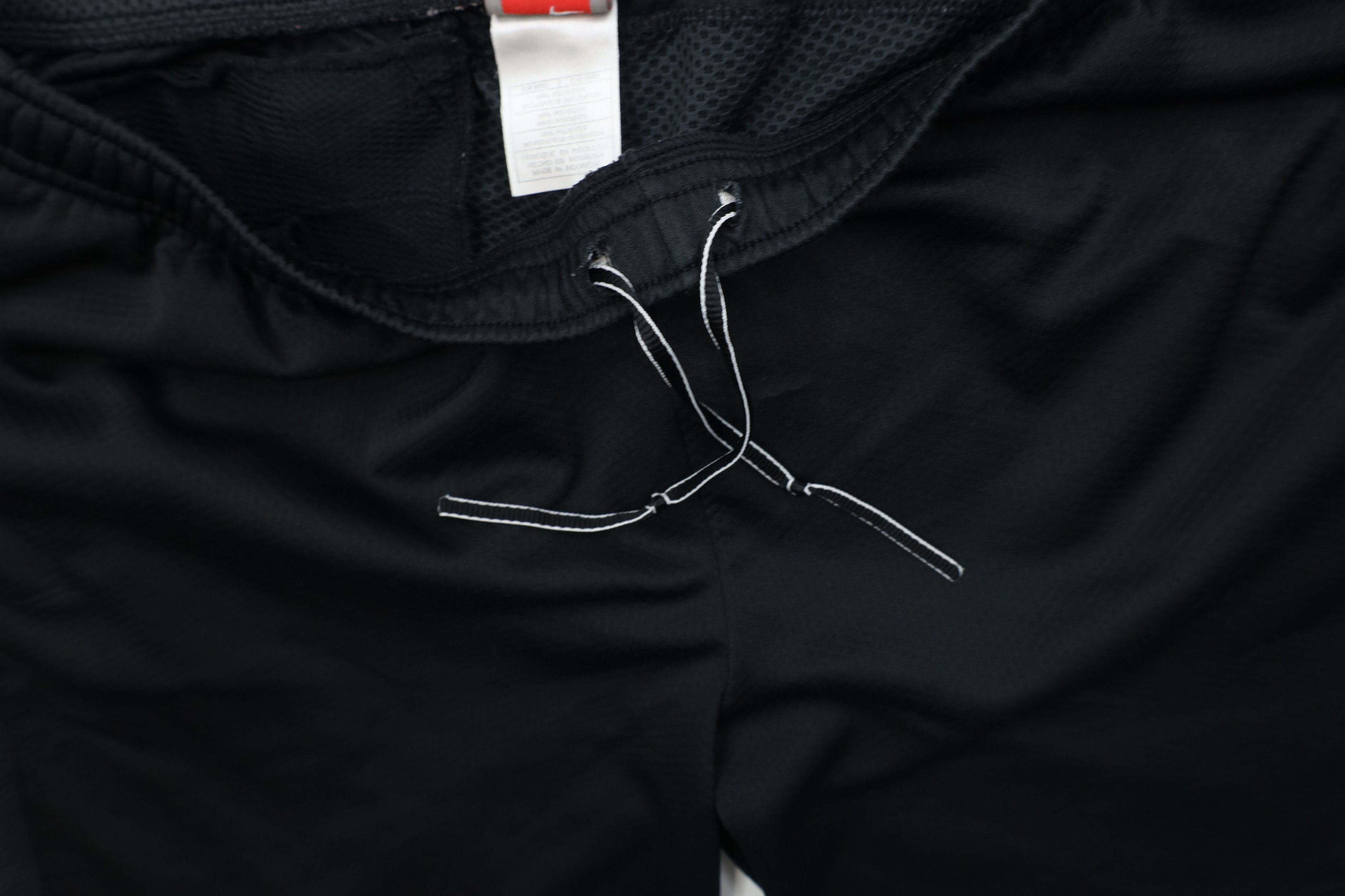 Nike Vintage Y2K Nike Mini Swoosh Above Knee Thermal Knit Shorts Size US 34 / EU 50 - 7 Thumbnail