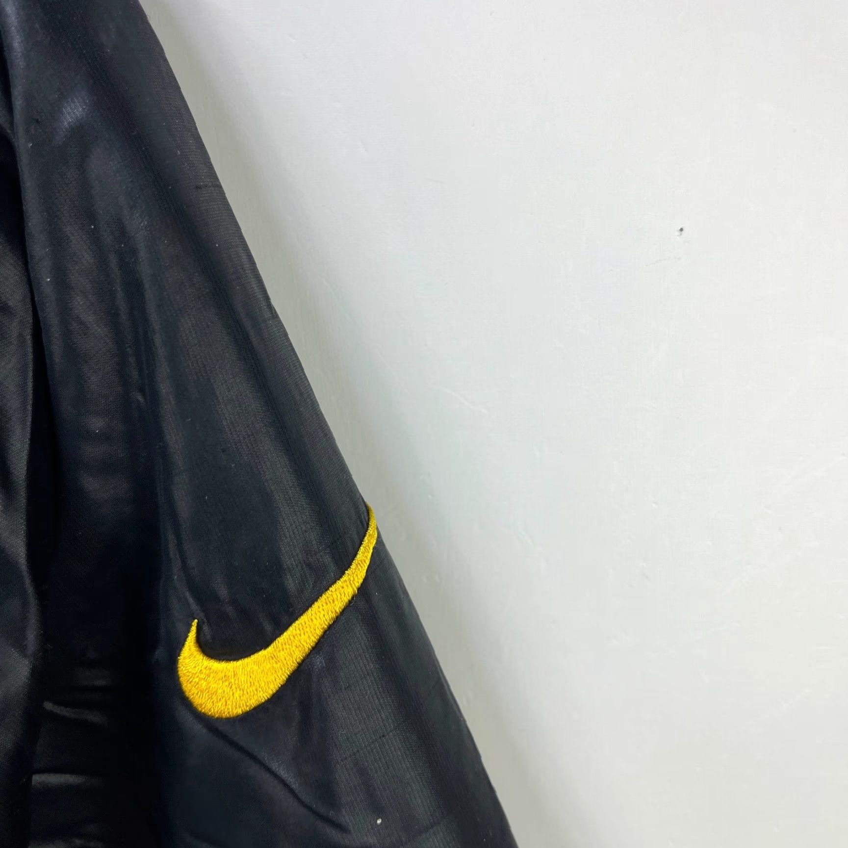 Nike VINTAGE Nike Kobe Mamba Puffer Jacket Swoosh Medium Shirt Men M Black Zip Jacket Size US M / EU 48-50 / 2 - 4 Thumbnail