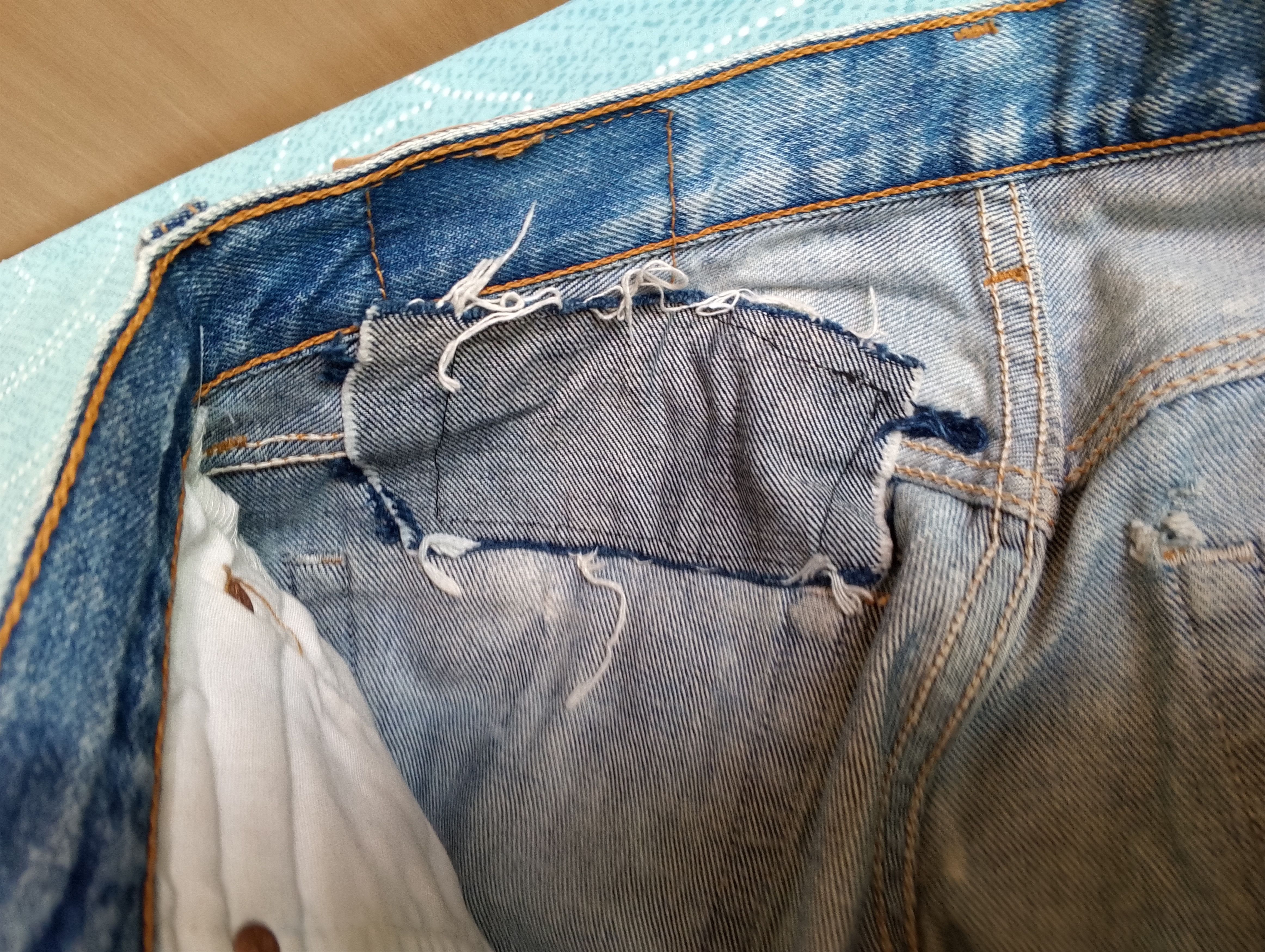 Levi's Vintage Clothing Vintage Thrashed Distressed Levi’s 501 Jeans Size US 31 - 21 Thumbnail