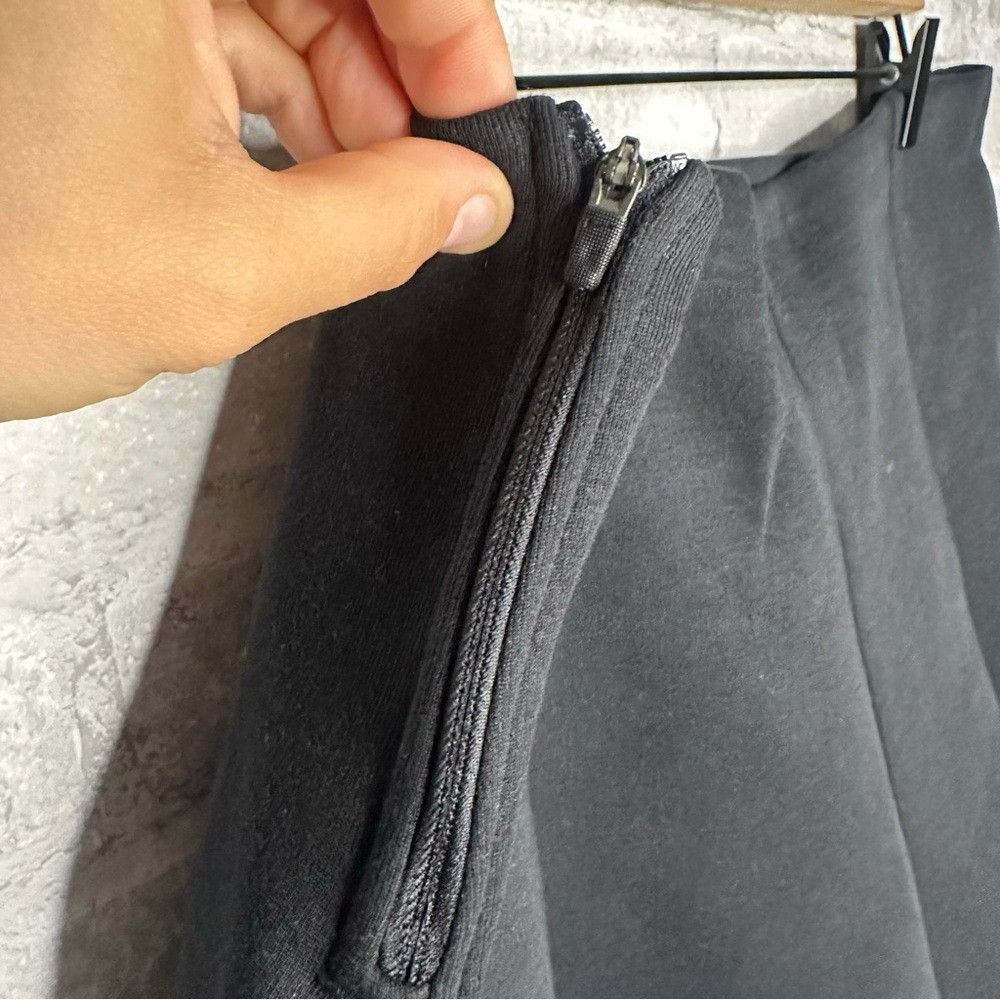 Nike Nike Women's Tech Fleece High Waisted 3” Pleated Shorts NWT Size 38" / US 16 / IT 52 - 9 Thumbnail