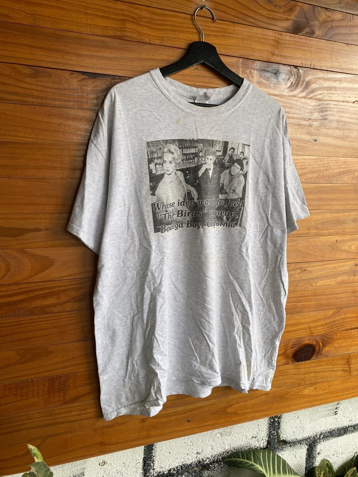 Vintage The Birds Alfred Hitchcock Bodega Bay California Movie Tee Size US XL / EU 56 / 4 - 5 Thumbnail