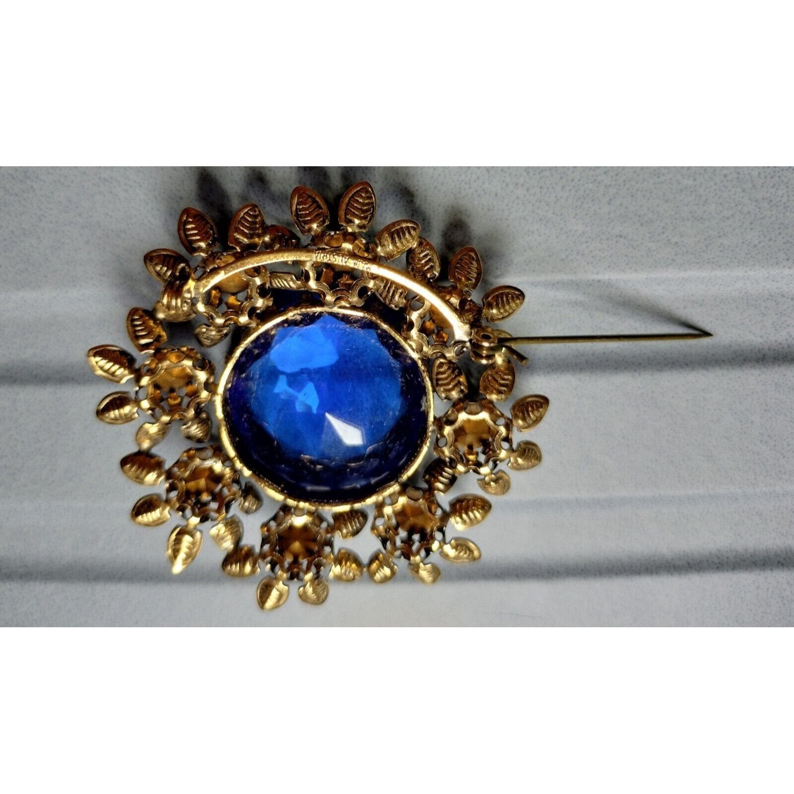 Vintage Vintage Austrian Brooch Crystal Ornate Gold Tone Blue Glass Size ONE SIZE - 11 Thumbnail