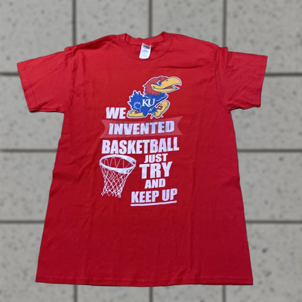Gildan VINTAGE KANSAS Jayhawks Shirt Men M Red "We Invented Basketball" NCAA March Madness Tee Size US M / EU 48-50 / 2 - 1 Thumbnail