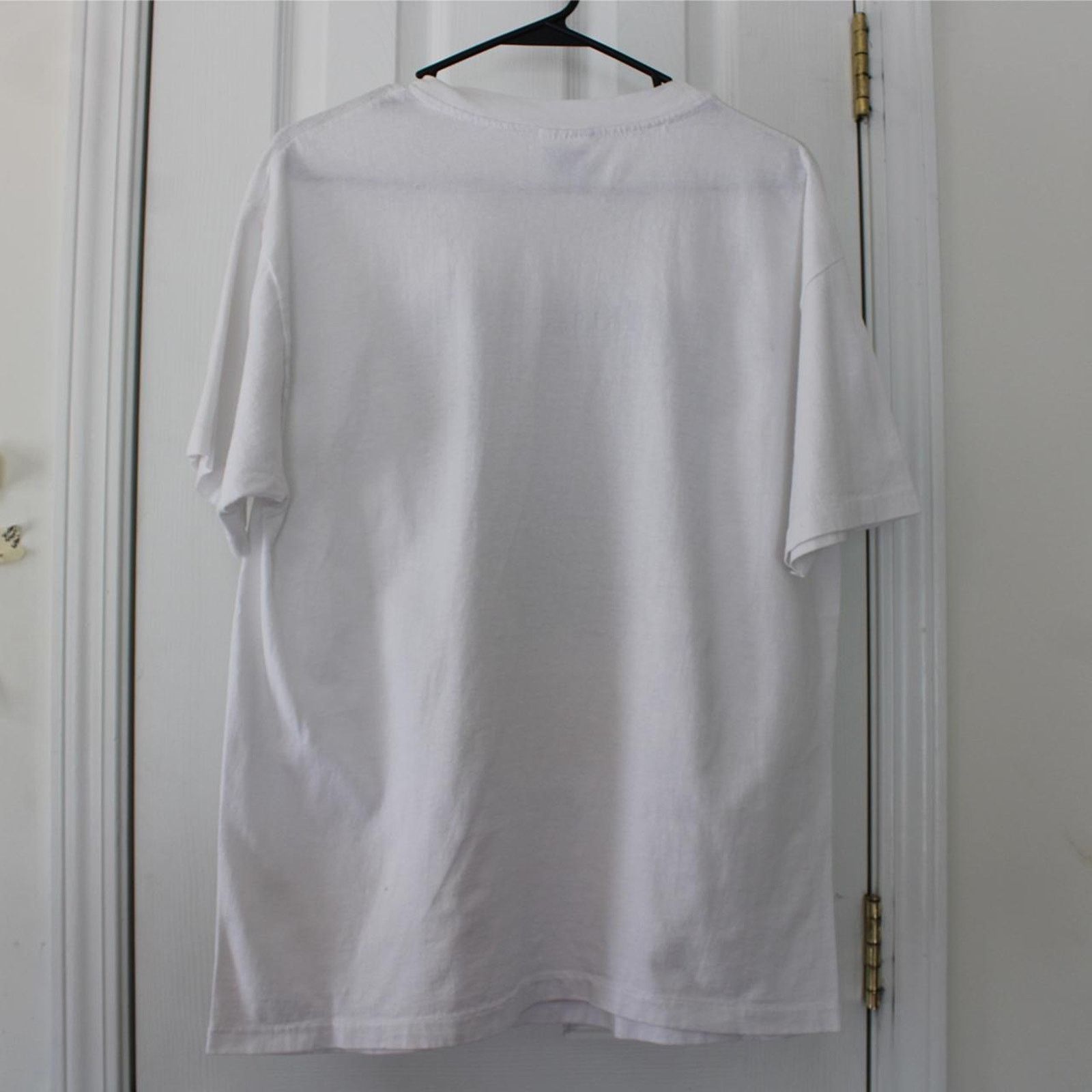 Vintage Vintage 90s White Wild Earth Wolves Graphic Tee Size US L / EU 52-54 / 3 - 7 Thumbnail