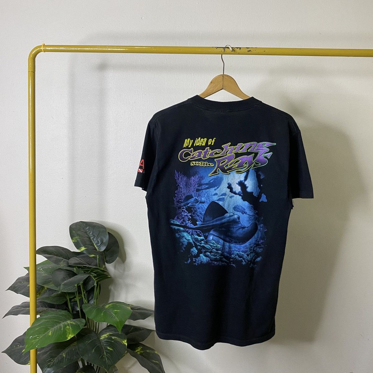 Vintage 1990s Amphibious Outfitters Maui Dive Shop Promo T Shirt Size US M / EU 48-50 / 2 - 1 Thumbnail
