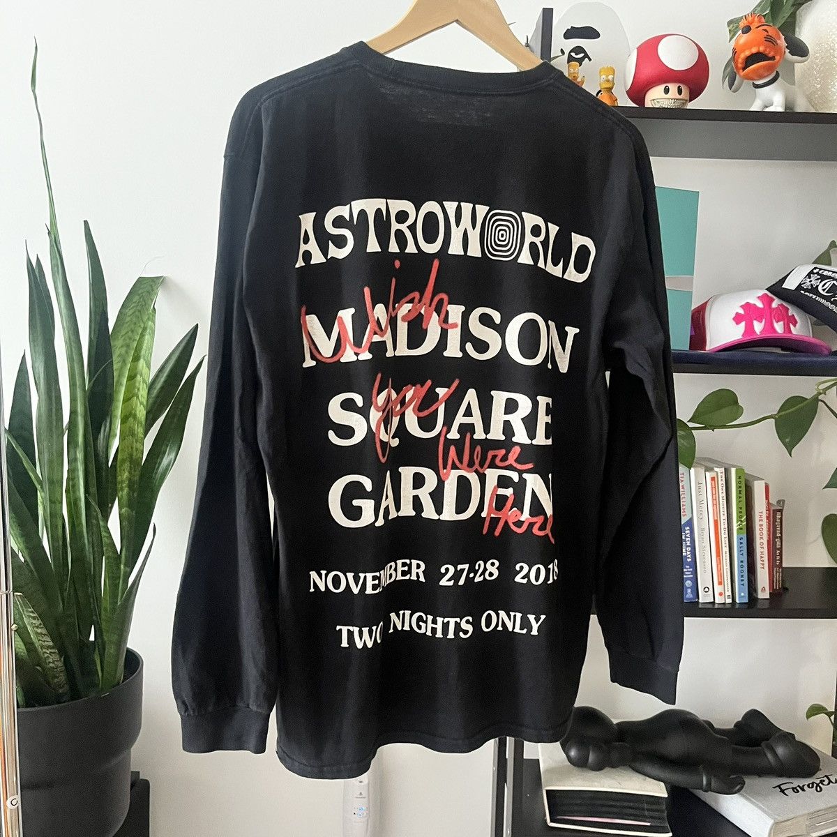 Travis Scott Travis Scott “Astroworld” Merch NYC 2018 Size US M / EU 48-50 / 2 - 4 Thumbnail