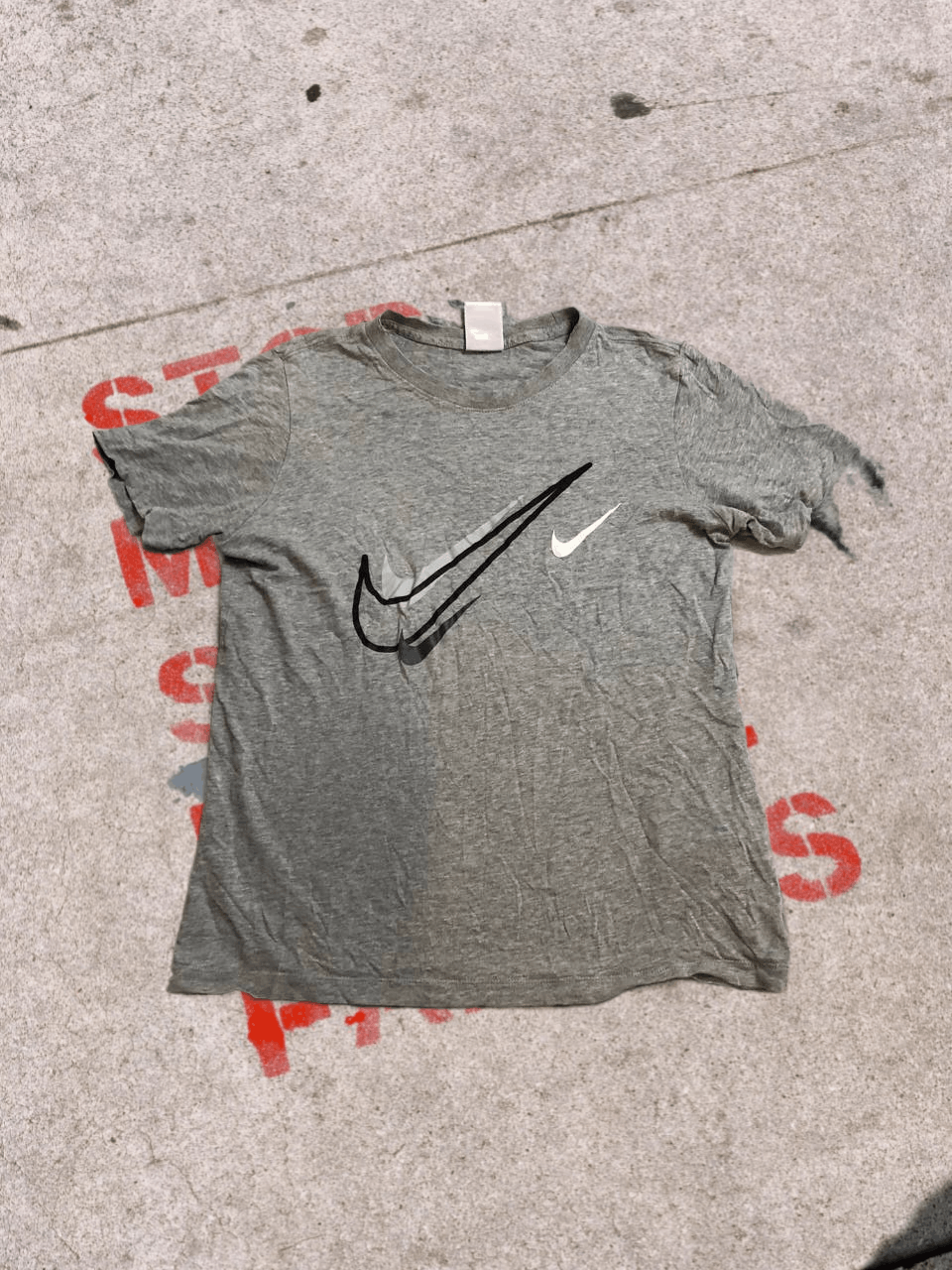 Nike NIKE SWOOSH GREY T SHIRT kids size L Size US XXS / EU 40 - 1 Thumbnail