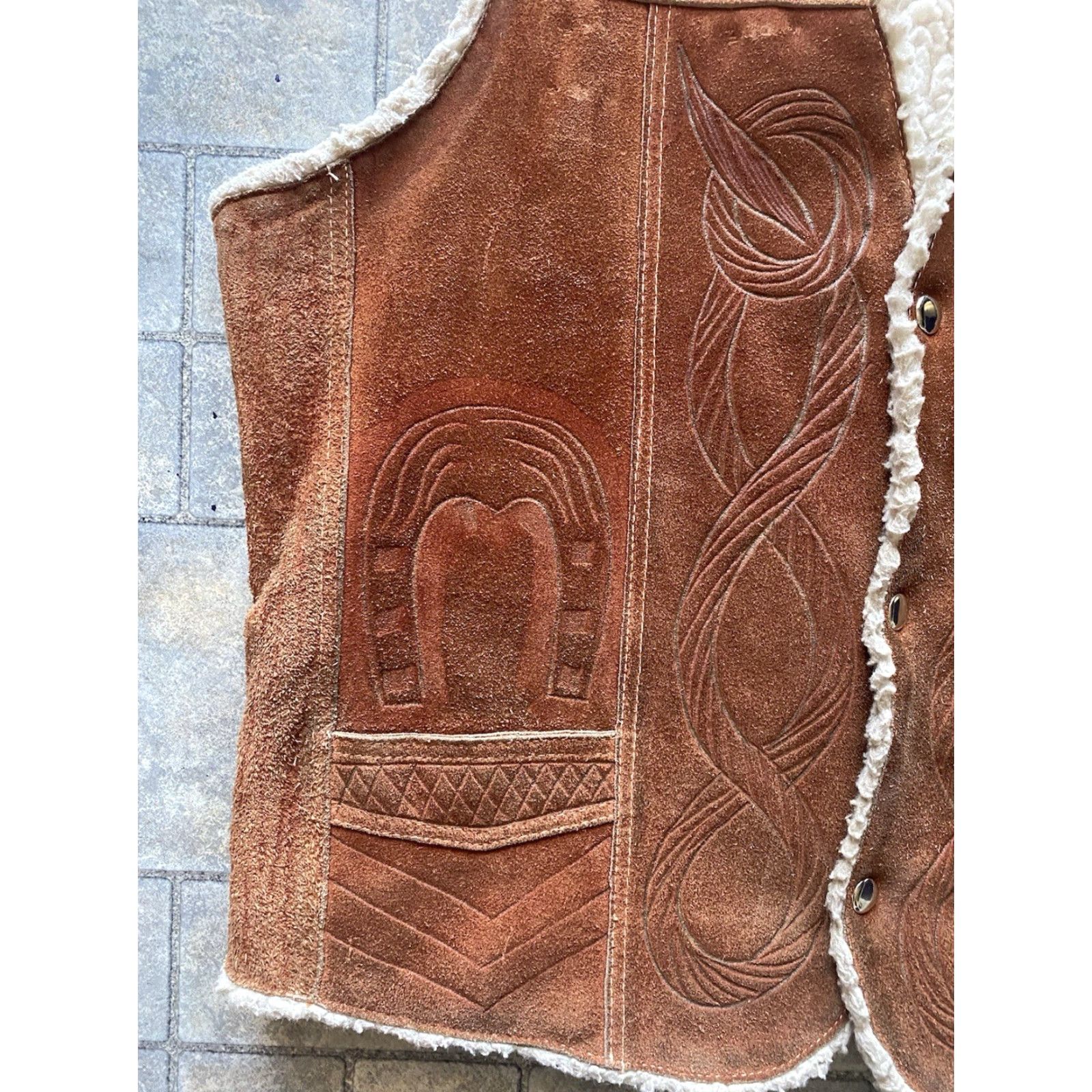 Vintage Hecho En Mexico Pile Genuine Leather Tooled Vest 44 Brown Horseshoe Cactus Bull Mens Vest Brown Size US S / EU 44-46 / 1 - 4 Thumbnail