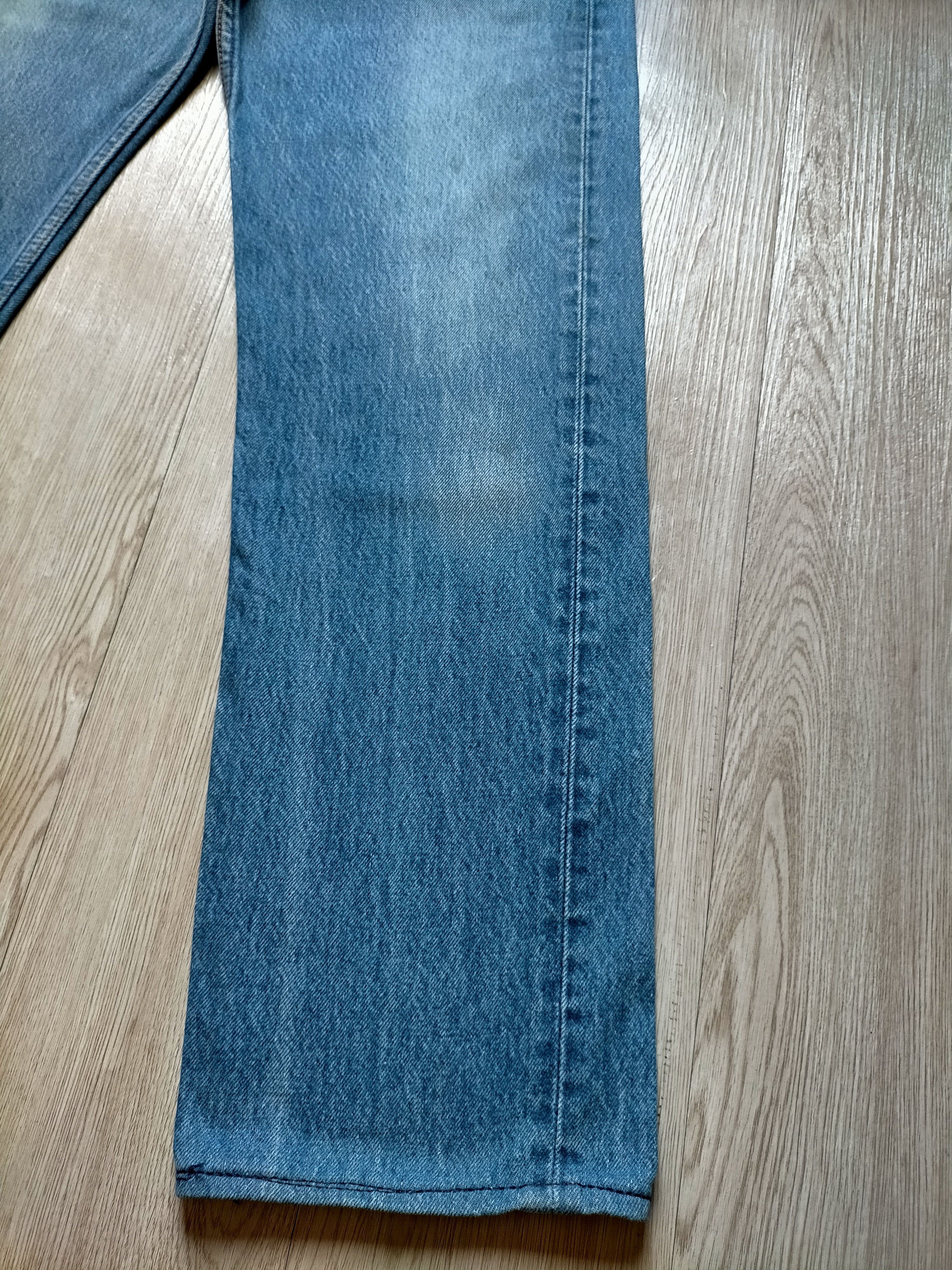Levi's Vintage Clothing Vintage Levis 501 button Fly Blue Jeans Size US 31 - 9 Thumbnail