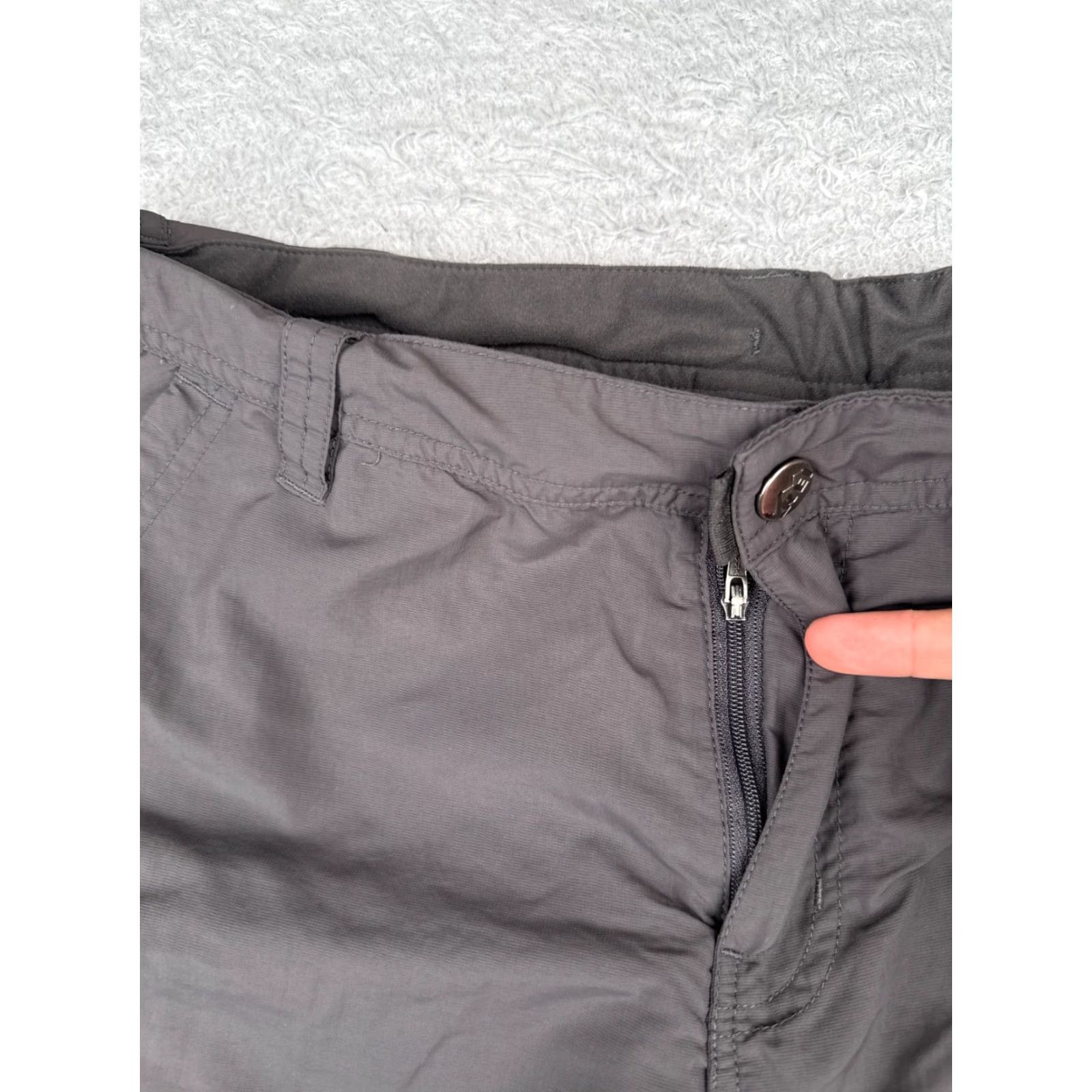 Vintage REI Shorts Women 12 Gray Cargo 100% Nylon Blend Hiking Camping Outdoor 32x9 Cargo Pocket Pockets Size 34" / US 12 / IT 48 - 6 Thumbnail