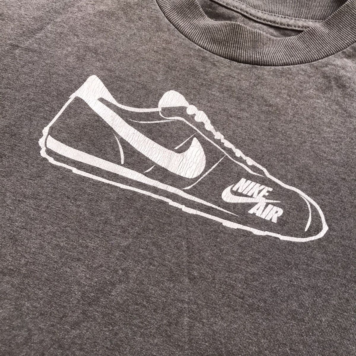 Vintage Vintage Nike Swoosh Graphic Tee Streetwear Y2K Skate Faded M Size US M / EU 48-50 / 2 - 4 Thumbnail