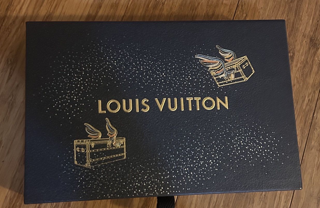 Louis Vuitton Louis Vuitton M15327 Passport Cover Monogram Iced Gold Size ONE SIZE - 10 Thumbnail