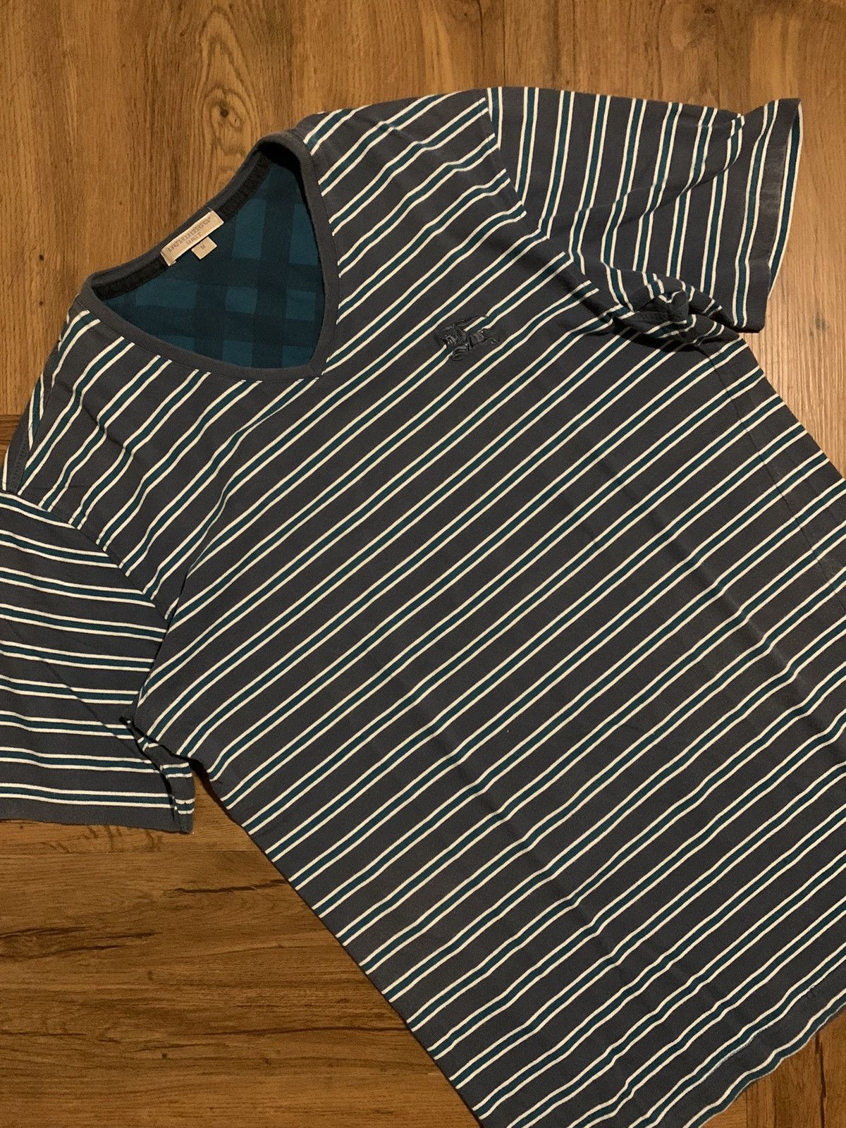 Burberry 2000s Burberry Brit – V-Neck Striped Tee (Size M) Size US M / EU 48-50 / 2 - 3 Thumbnail