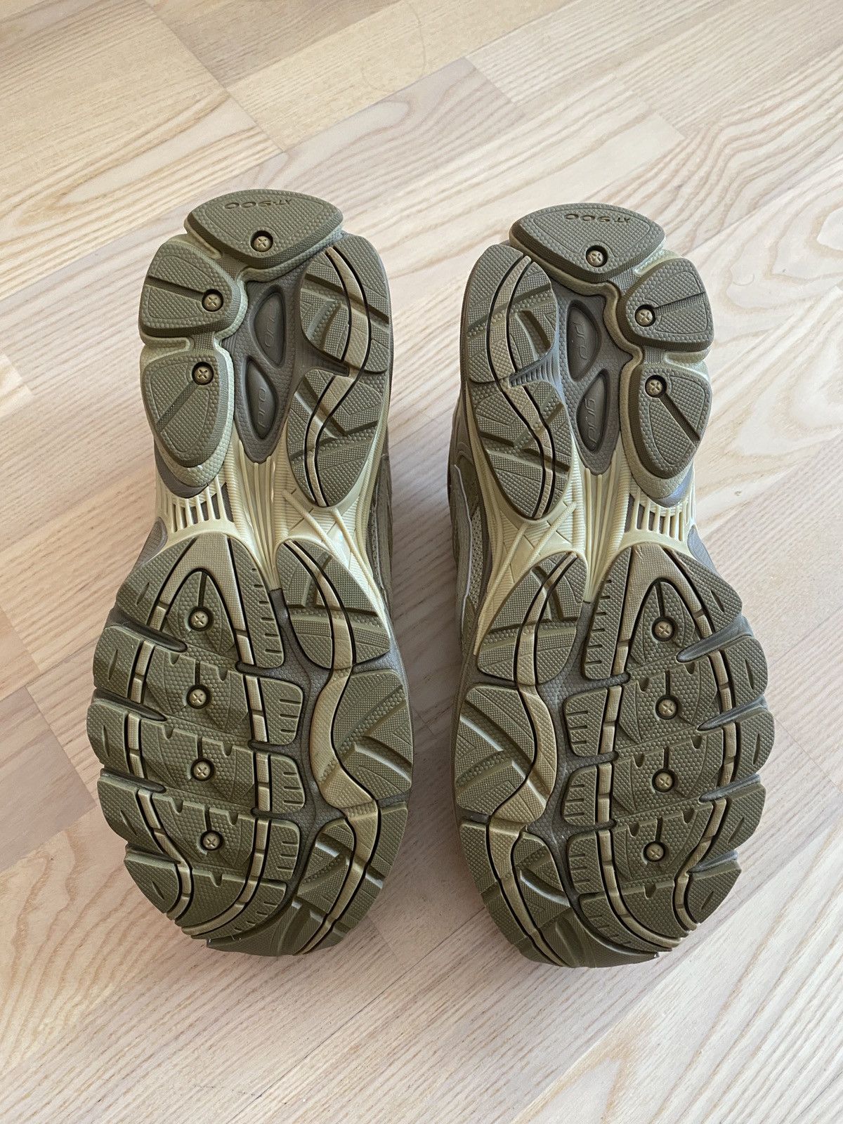 Saucony Saucony X Starcow ProGrid Omni 9 Armor “Desert” Size US 9 / EU 42 - 13 Thumbnail