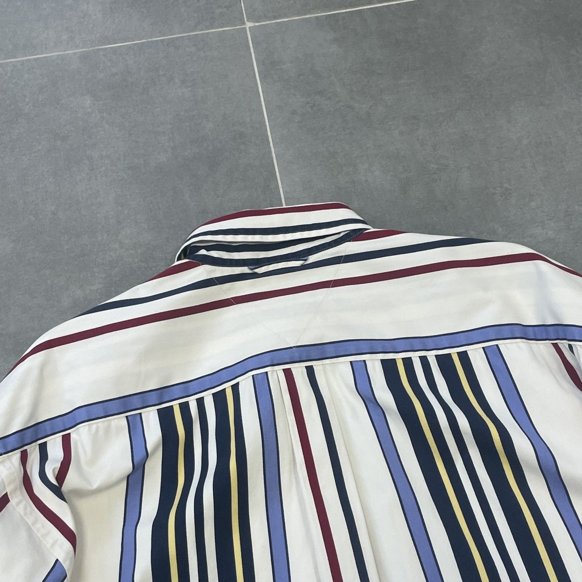 Tommy Hilfiger × Vintage Vintage Tommy Hilfiger Button Shirt Size M Size US M / EU 48-50 / 2 - 21 Thumbnail