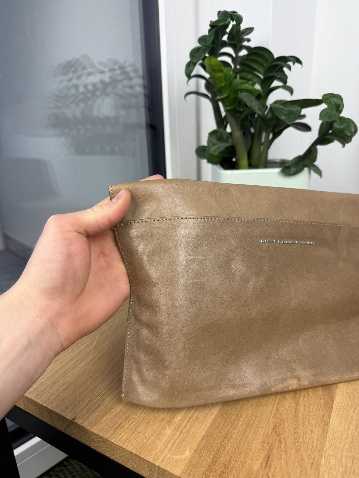 Diesel Black Gold 2000s Diesel Black Gold Leather ClatchBag Size ONE SIZE - 4 Thumbnail