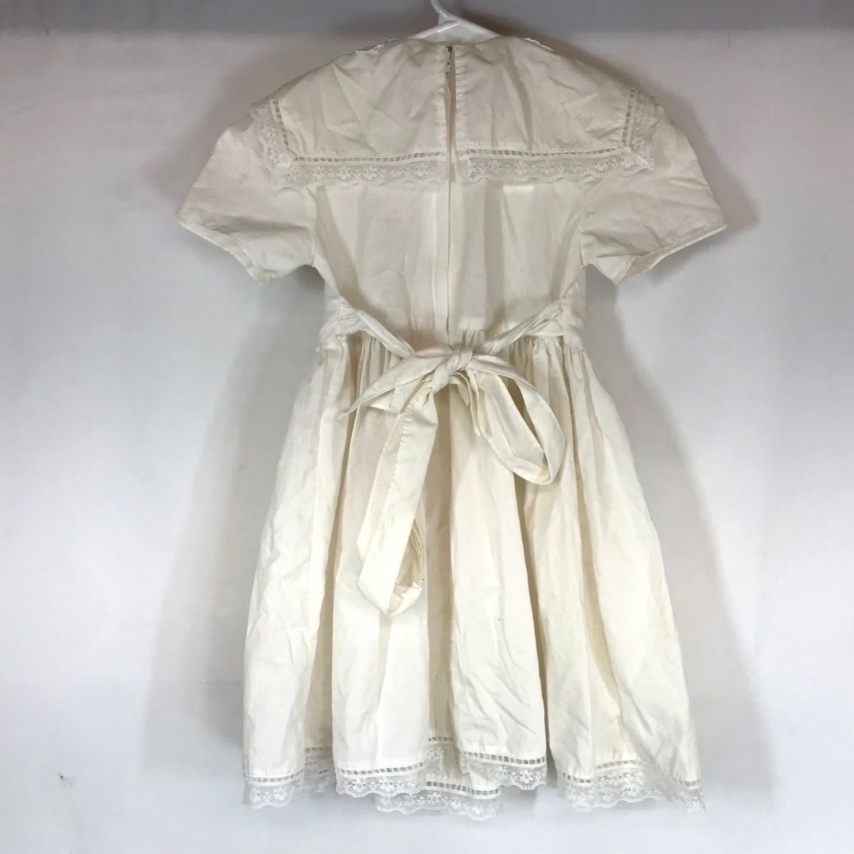 Vintage VINTAGE Gunne Sax Girls Dress Ivory Lace Prairie 4 USA Short Sleeve 1980s Victorian Style Garden Party Girls Size ONE SIZE - 4 Thumbnail