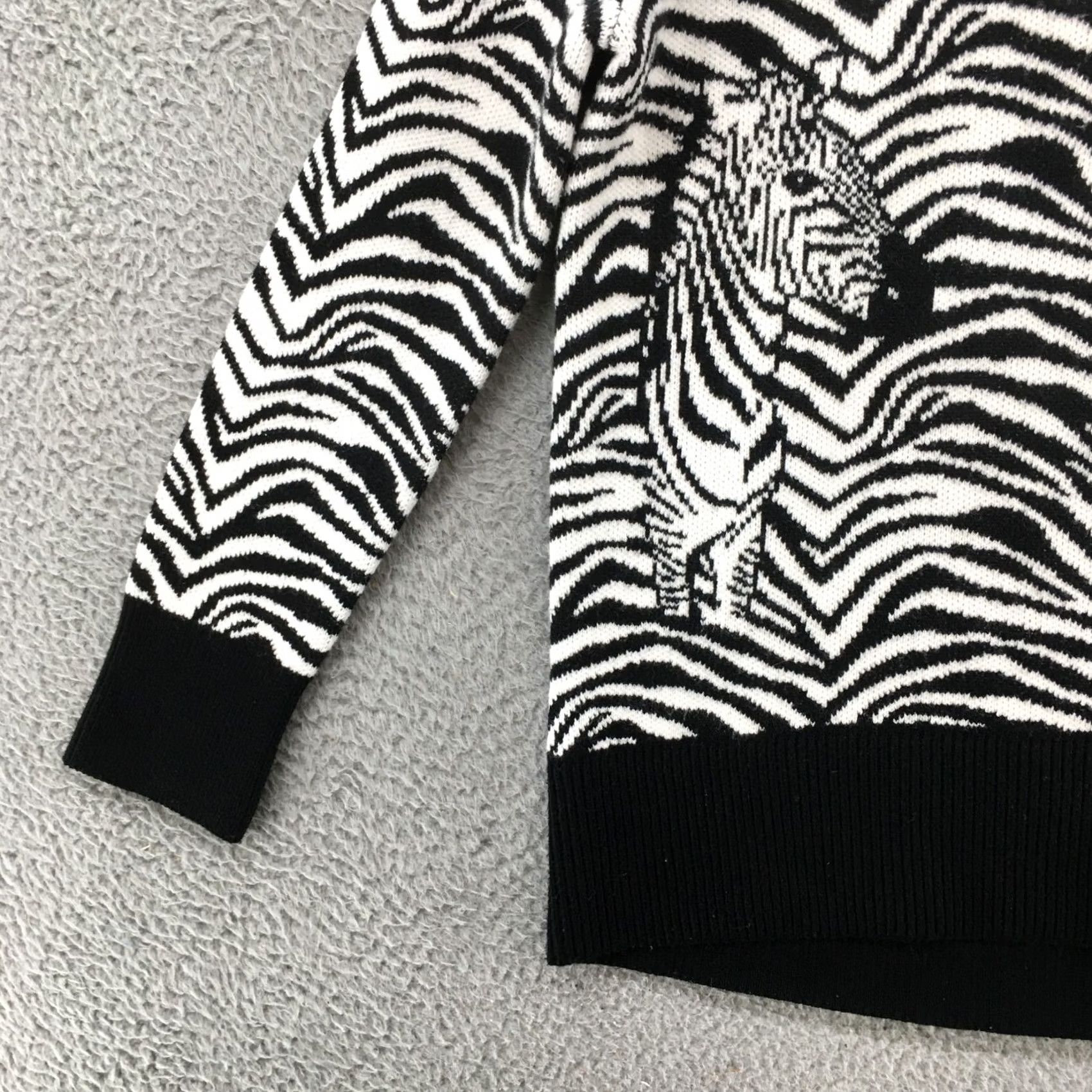 Banana Republic Banana Republic Zebra Sweater Womens XXS Black White Cotton Blend Pullover Knit Size XXS / US 00 / IT 34 - 3 Thumbnail