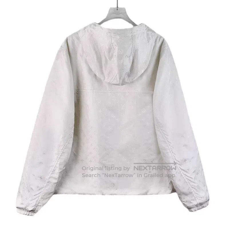 Louis Vuitton Louis Vuitton 22 white logo full print hooded zipper long Size US M / EU 48-50 / 2 - 2 Thumbnail