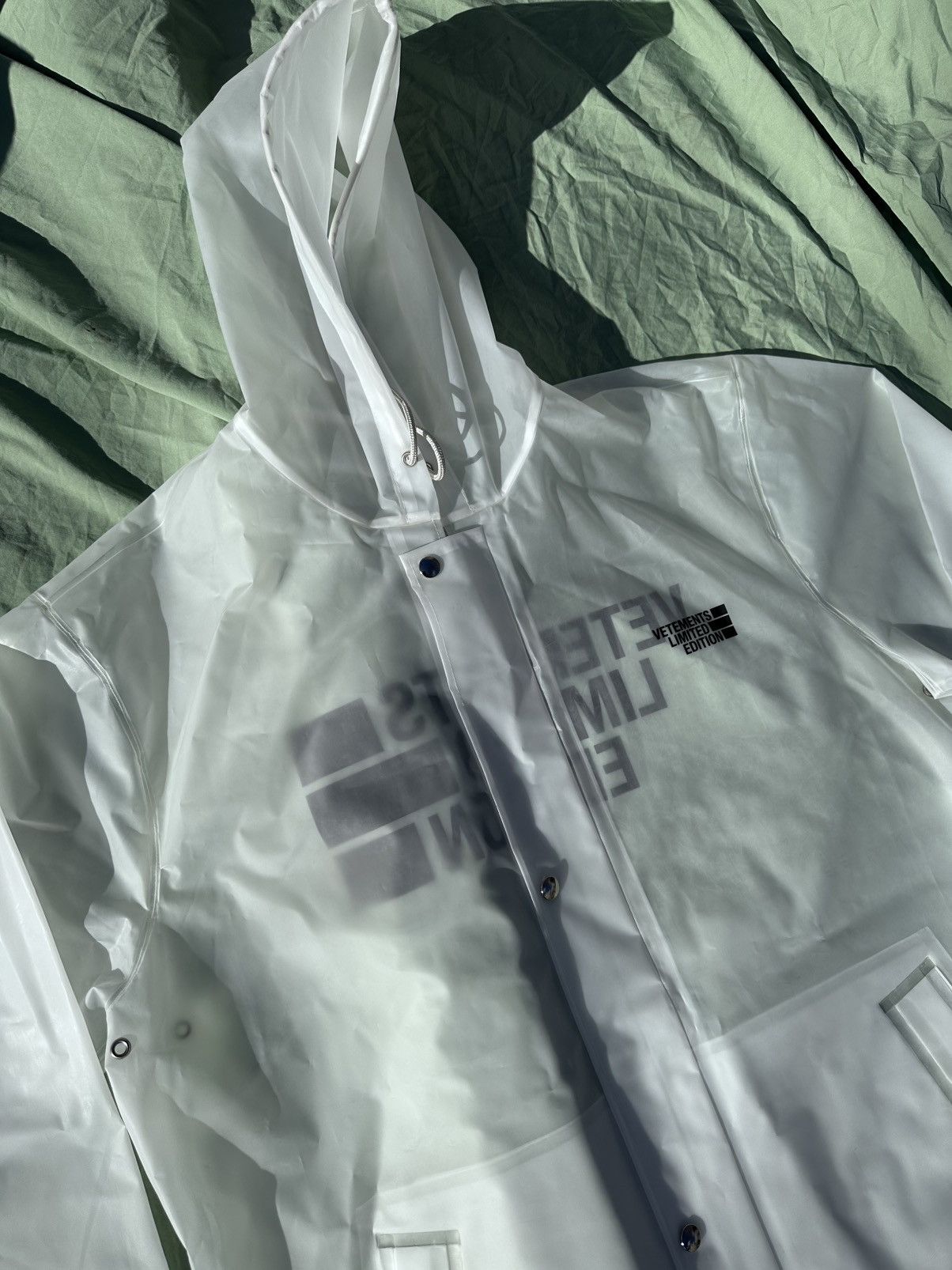 Vetements Vetements Limited Edition transparent raincoat Size US XXL / EU 58 / 5 - 14 Thumbnail