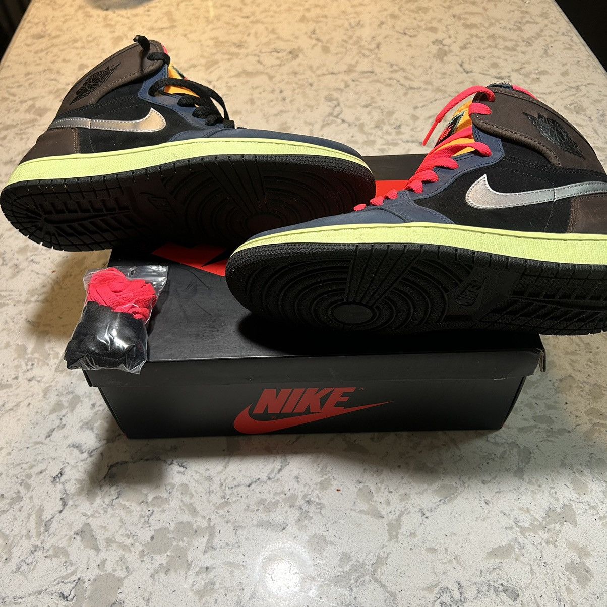 Jordan Brand × Nike Air Jordan 1 Retro High 'Tokyo Bio Hack' Size US 9.5 / EU 42-43 - 3 Thumbnail