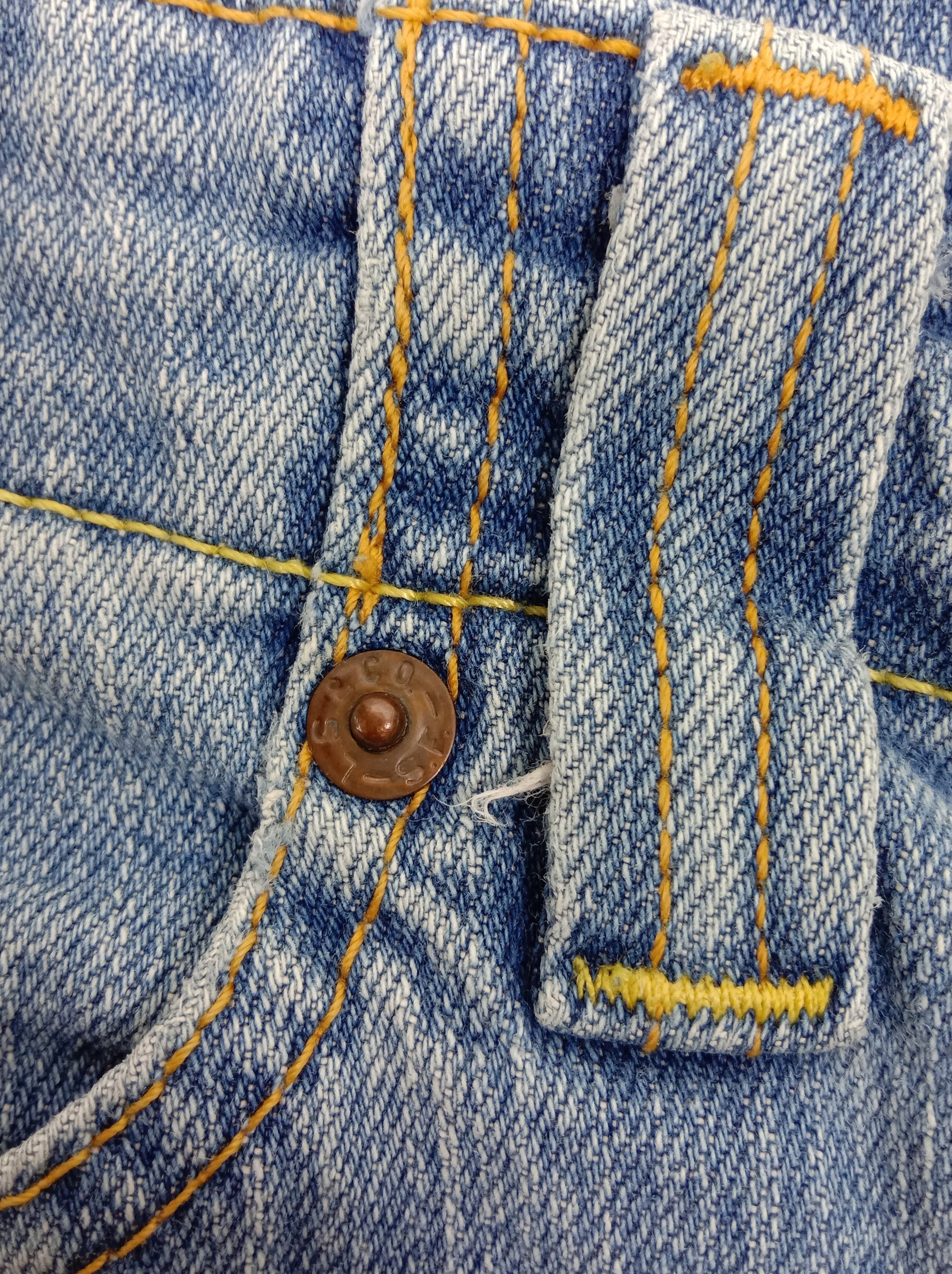 Levi's Vintage Levi’s 525 Flare Jeans Light Wash Distressed Denim Size 33" - 11 Thumbnail