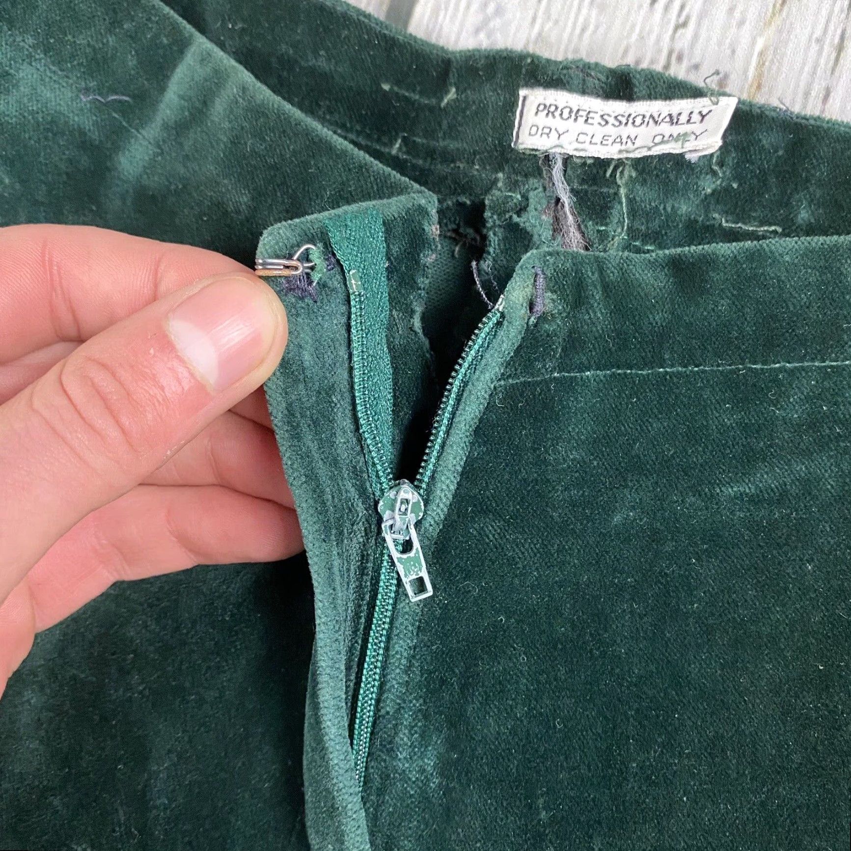 Vintage VINTAGE 1970s T.JONES Velour High Rise Zip Bell Bottom Pants Women’s 29x31 Forest Green Hippy Boho Size 29" - 6 Thumbnail