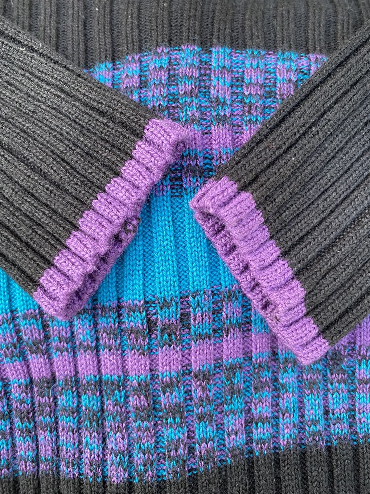 Morgan Homme MORGAN Black Ribbed Turtleneck with Purple-Blue Stripes Size M / US 6-8 / IT 42-44 - 19 Thumbnail