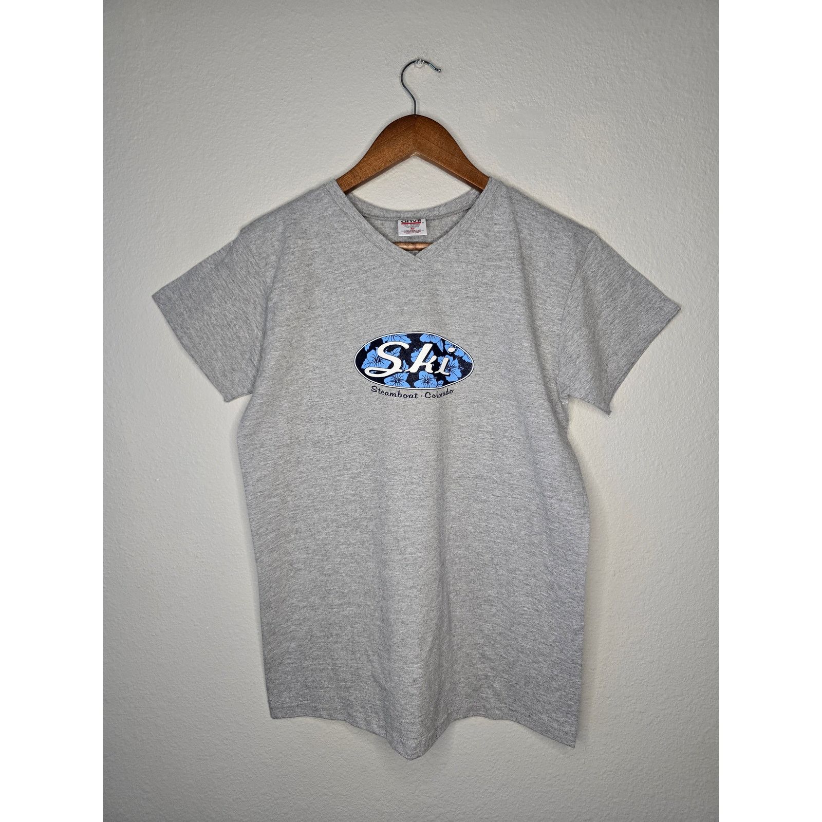 Vintage Vintage Ski Shirt Womens M Steamboat Graphic Gray Vneck Tee Size S / US 4 / IT 40 - 1 Thumbnail