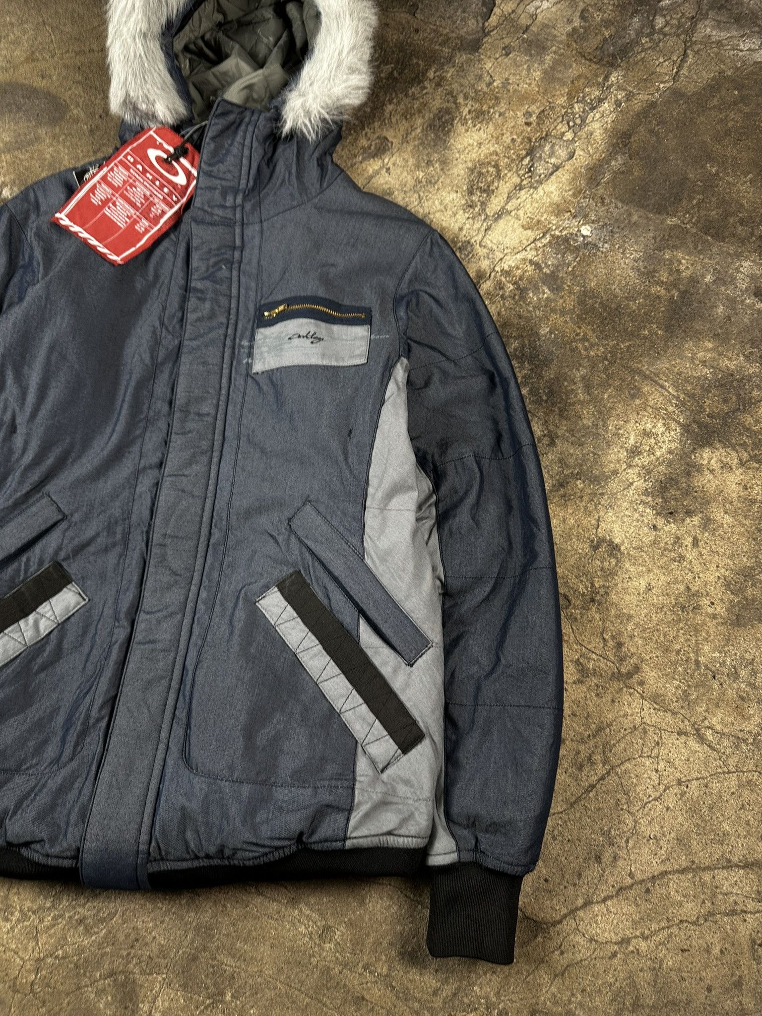 Oakley Rare 2000s Oakley Fur Hood Bomber Boxy Y2k Jacket Size US S / EU 44-46 / 1 - 3 Thumbnail