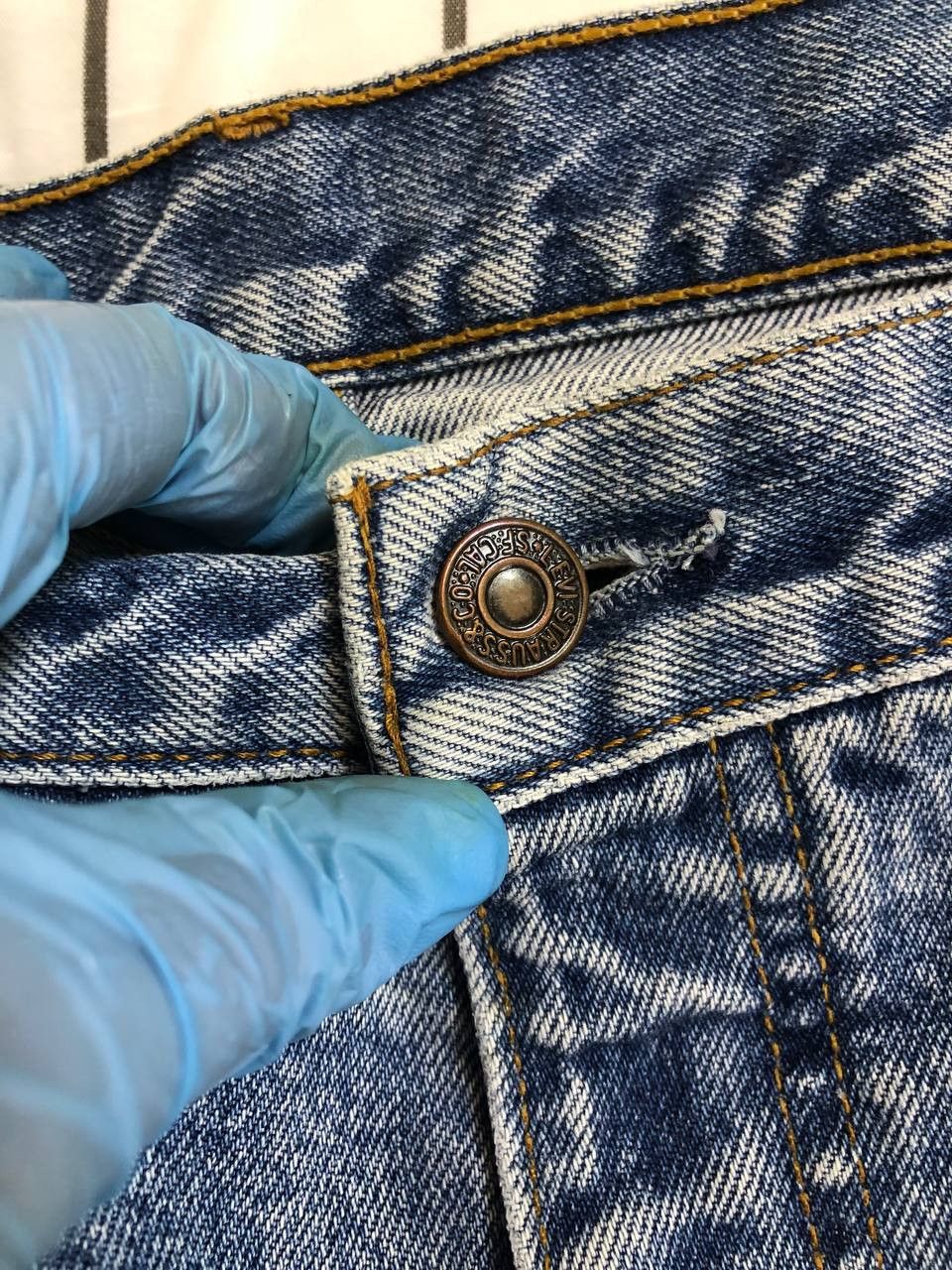 Levi's Vintage 615 Levi's Relaxed Jeans Light Wash Denim Pocket Size US 40 / EU 56 - 14 Thumbnail