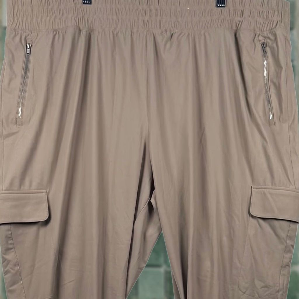 Old Navy Old Navy SleekTech Go-Dry Cargo Jogger Pants Women's 2XL Beige Tapered Pockets Moisture-Wicking Quick Dry Outdoor Athletic Track Pants Size 40" / US 18 - 1 Thumbnail