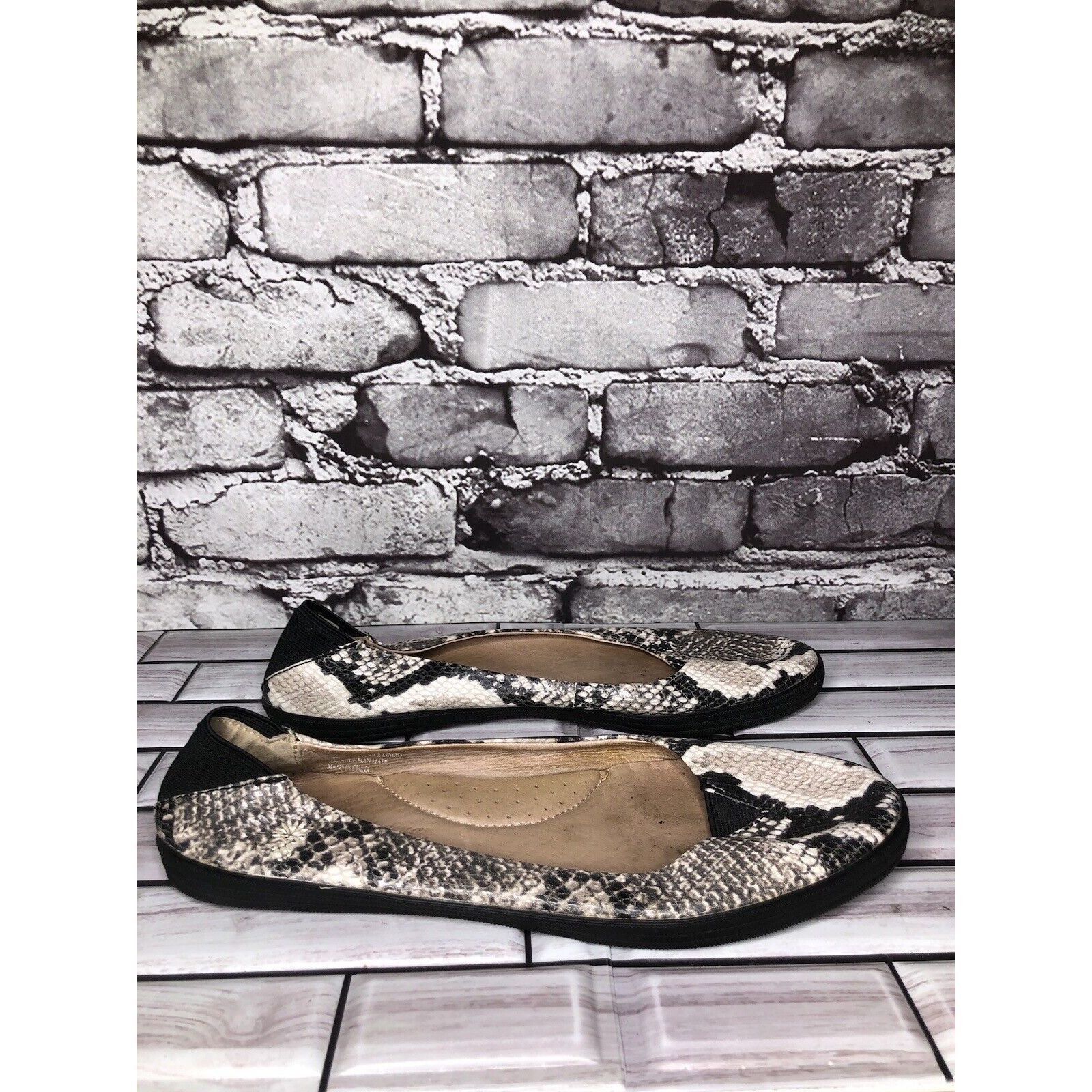 Tommy Bahama Tommy Bahama Odesa Ivory Black Leather Snake Skin Ballet Fla Size US 8 / IT 38 - 10 Thumbnail
