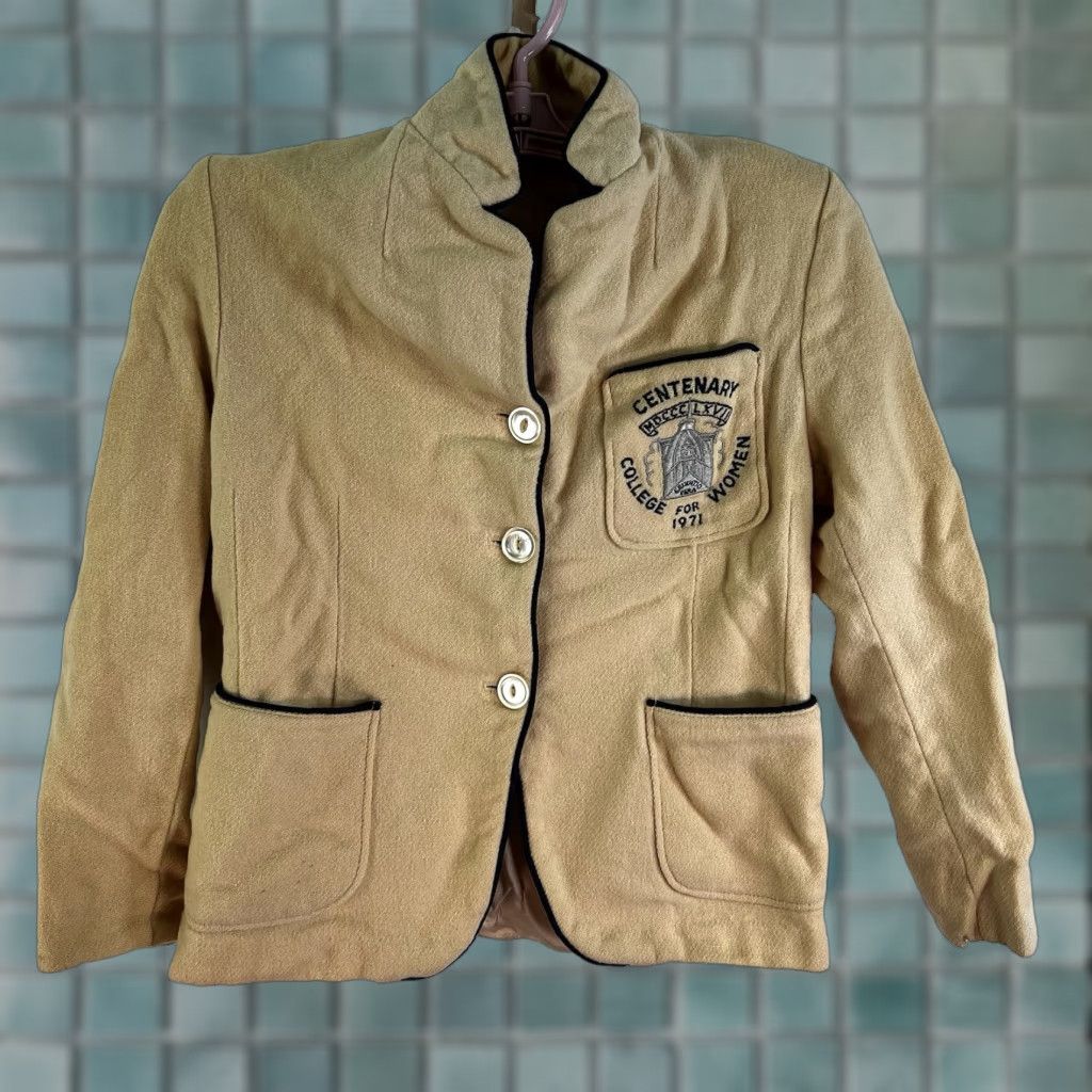 Vintage VINTAGE Centenary College For Women NJ 1971 Wool Blazer S Gold Classic Business Travel Womens Size S / US 4 / IT 40 - 1 Thumbnail