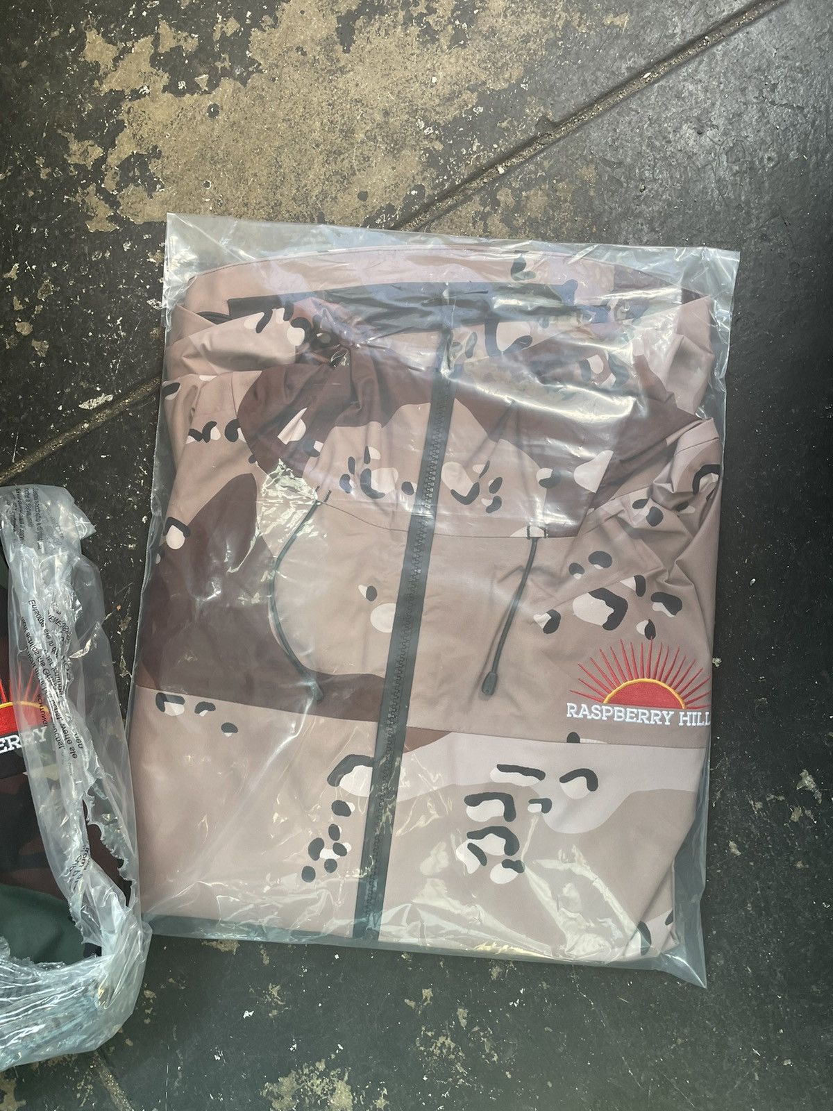 image of Desert Storm Camo Rain Jacket Gv Gallery Goretex, Men's (Size Small)