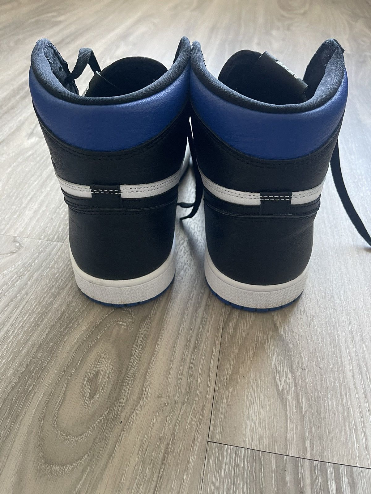 Jordan Brand Air Jordan 1 Retro High OG: Royal Toe (11M) Size US 11 / EU 44 - 4 Thumbnail