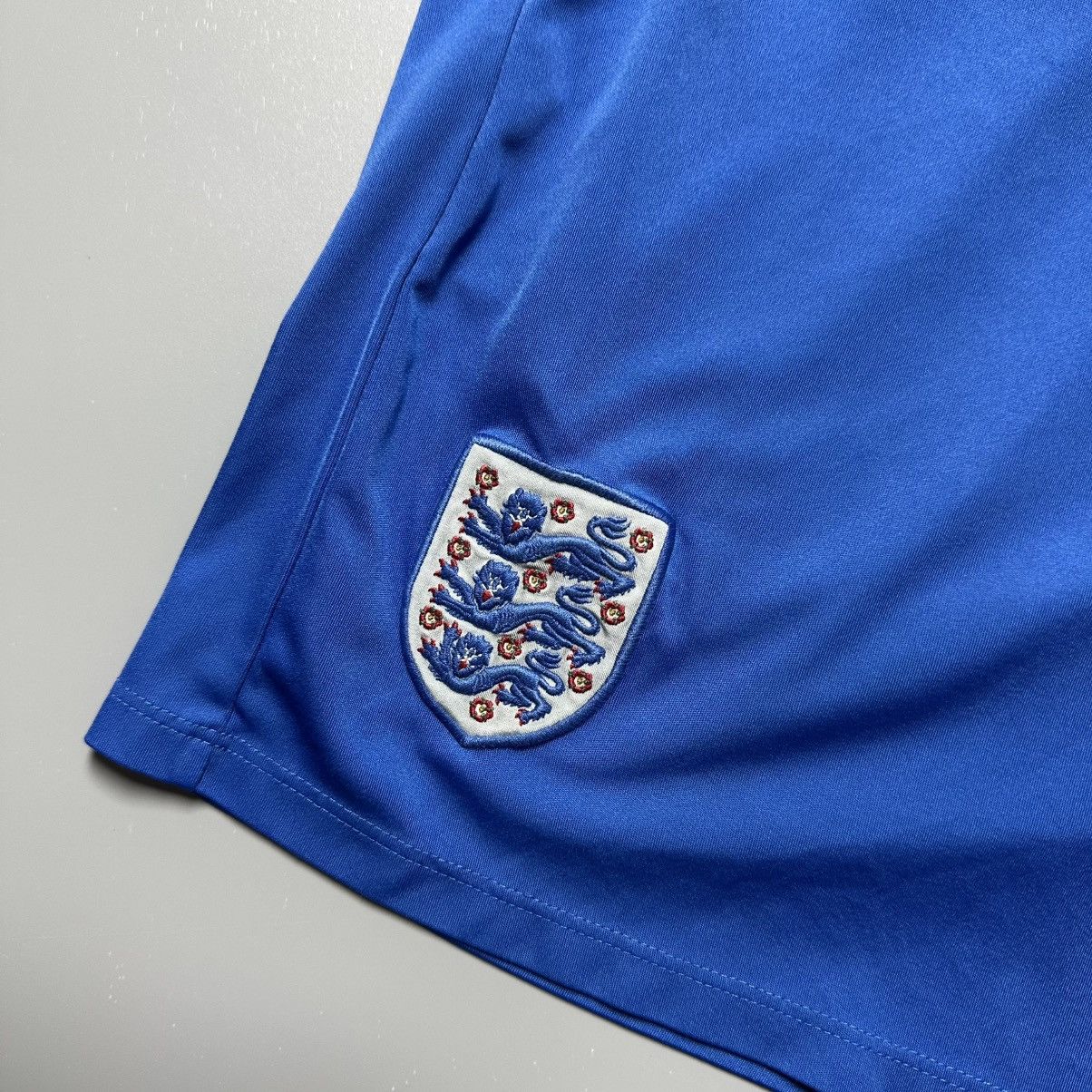 Umbro ENGLAND UMBRO 2010/2011 FOOTBALL TRAINING SHORTS Size US 33 - 2 Thumbnail