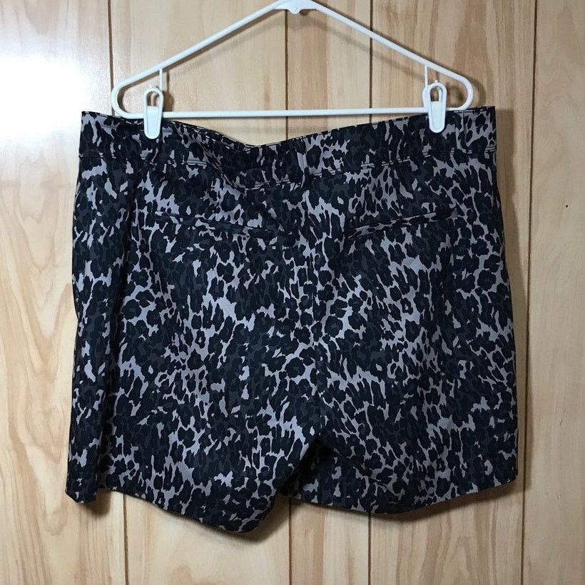 Isaac Mizrahi NWT Isaac Mizrahi New York Leopard Tailored Shorts 16 Size 38" / US 16 / IT 52 - 2 Thumbnail