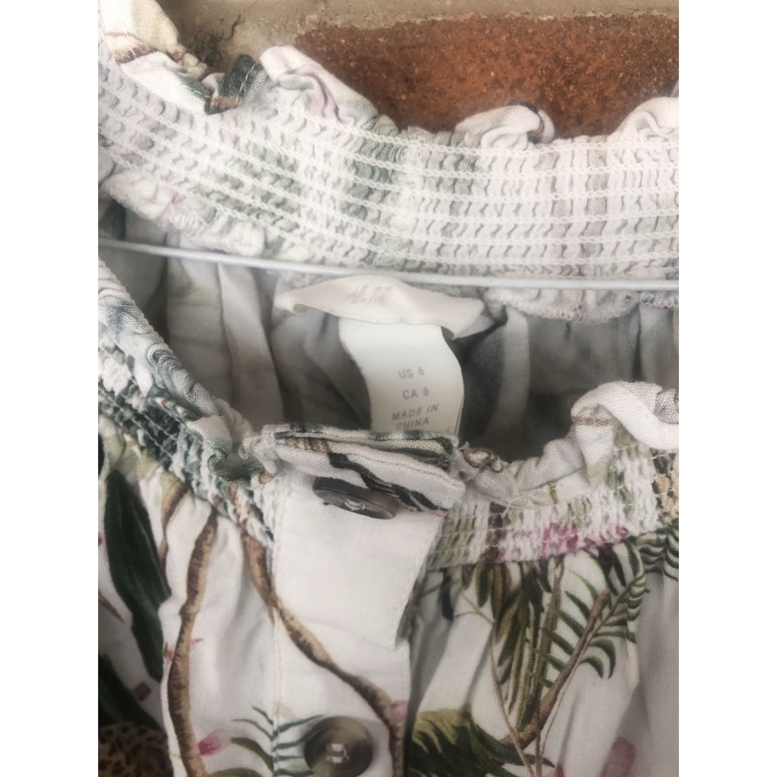 H&M H&M Womens 6 Blouse Short Sleeve Button Cold Shoulder Multicolor Animal Print Cotton Spandex Size 28" / US 6 / IT 42 - 3 Thumbnail