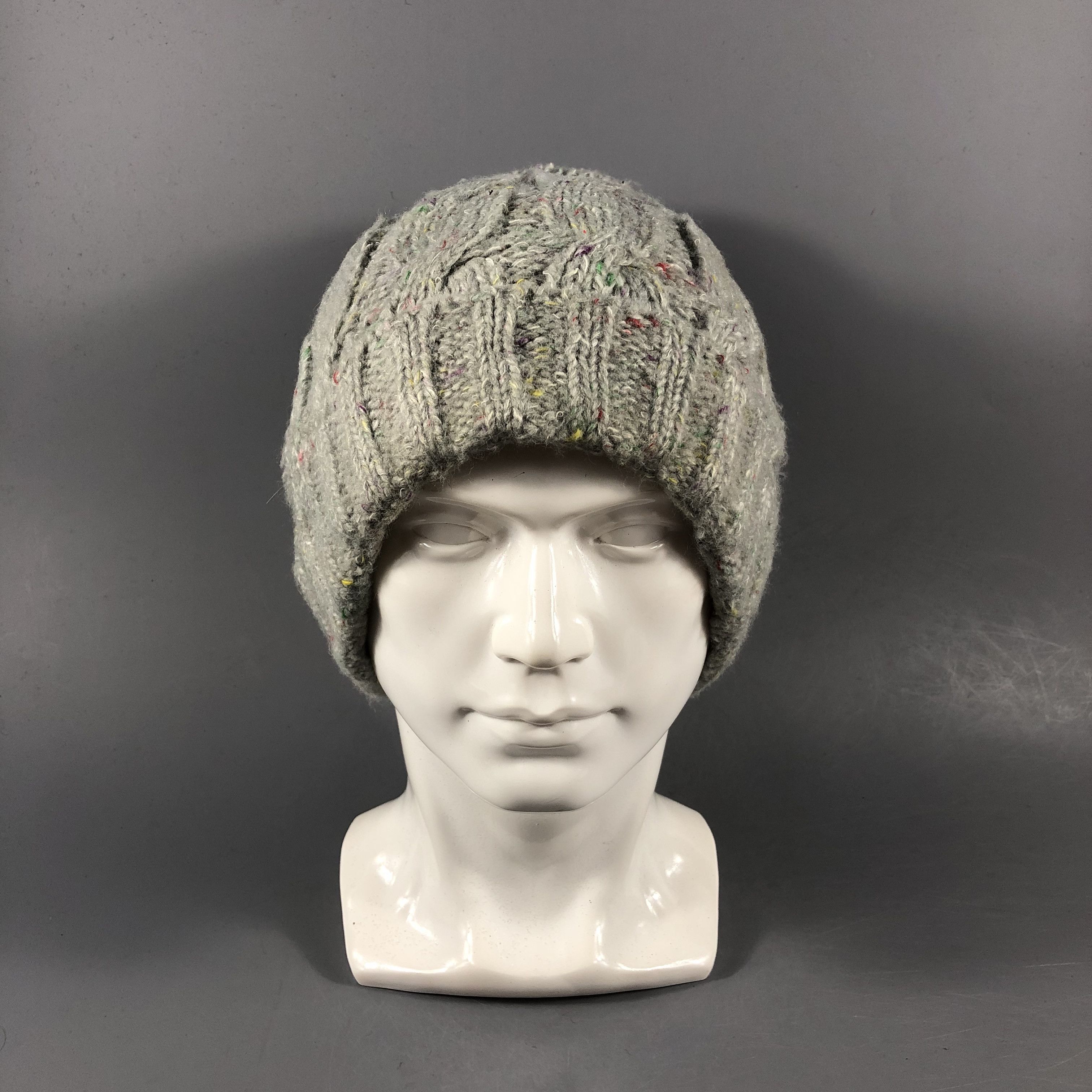 Vintage Unknown Cable Knit Bobble Grey Beanie Snowcap Snow Hat B945 Size ONE SIZE - 2 Thumbnail
