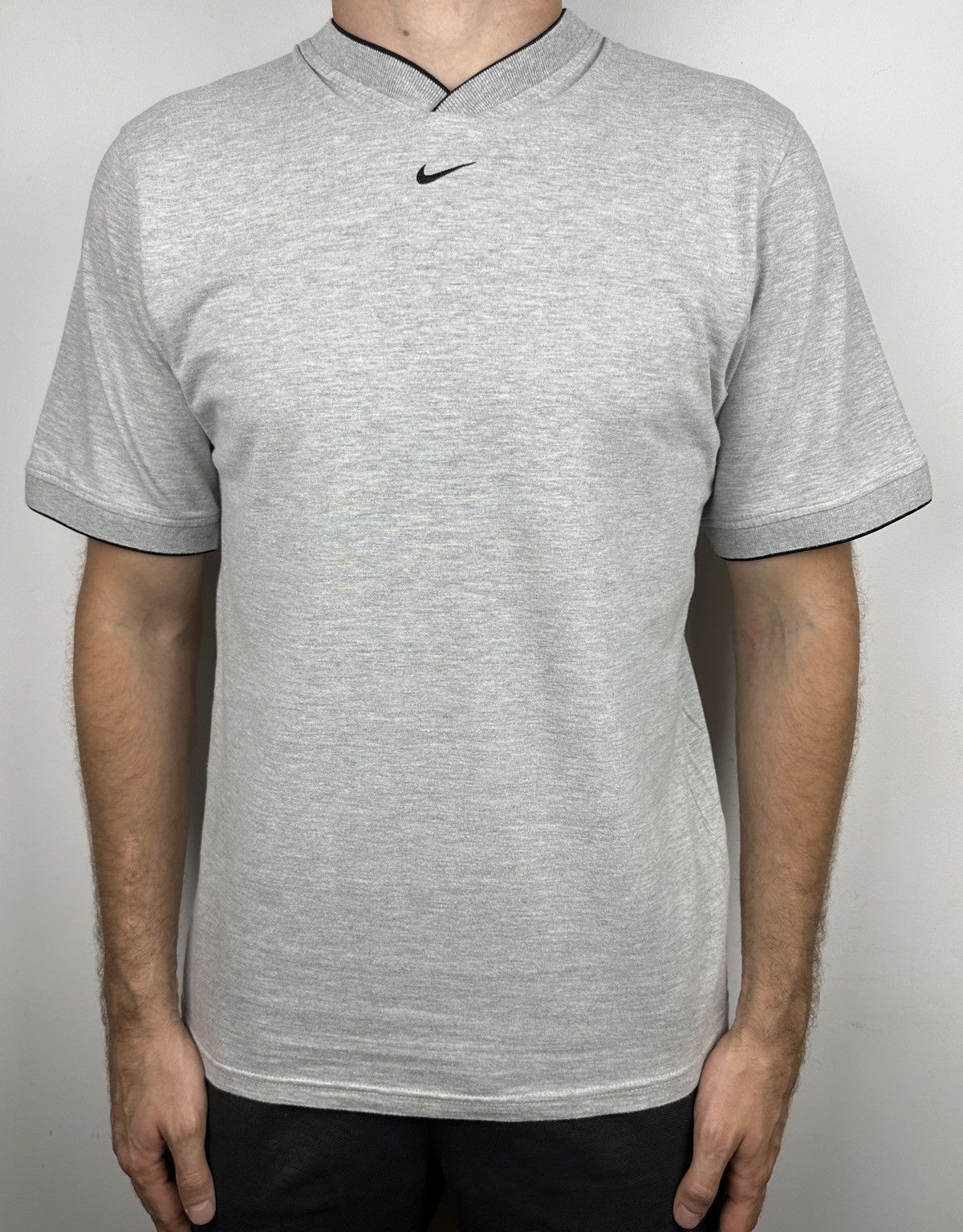 Nike Y2K Nike Center Mini Swoosh Logo T Shirt Tee Vintage Central Size US M / EU 48-50 / 2 - 2 Thumbnail