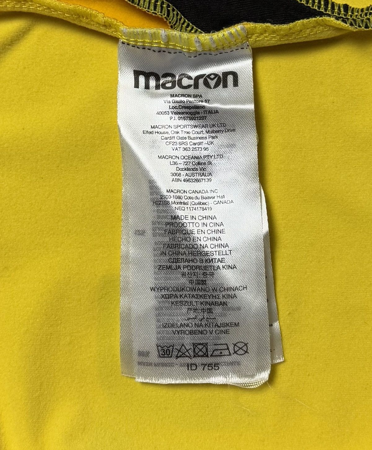 Macron Oxford United 2022 2023 Football Soccer 1/4 Zip Top Macron Size US XXL / EU 58 / 5 - 11 Thumbnail