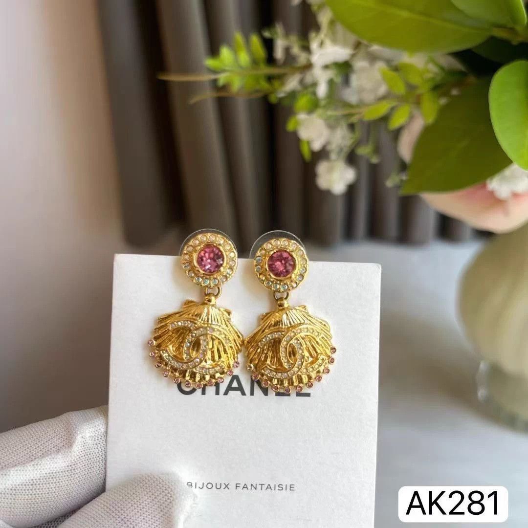 Chanel Chanel 23C Gold Shell Earrings Mint Auth AK281 Size ONE SIZE - 1 Thumbnail