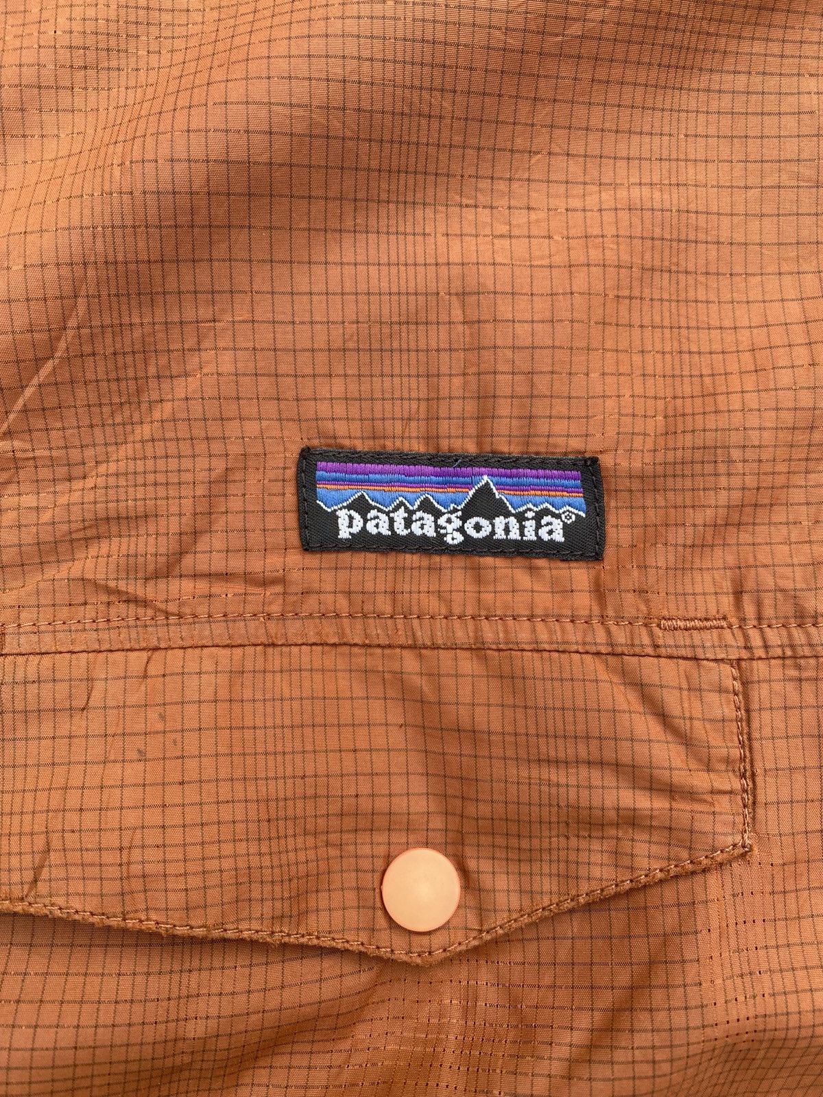 Patagonia Distressed patagonia riversible jacket Size US L / EU 52-54 / 3 - 7 Thumbnail