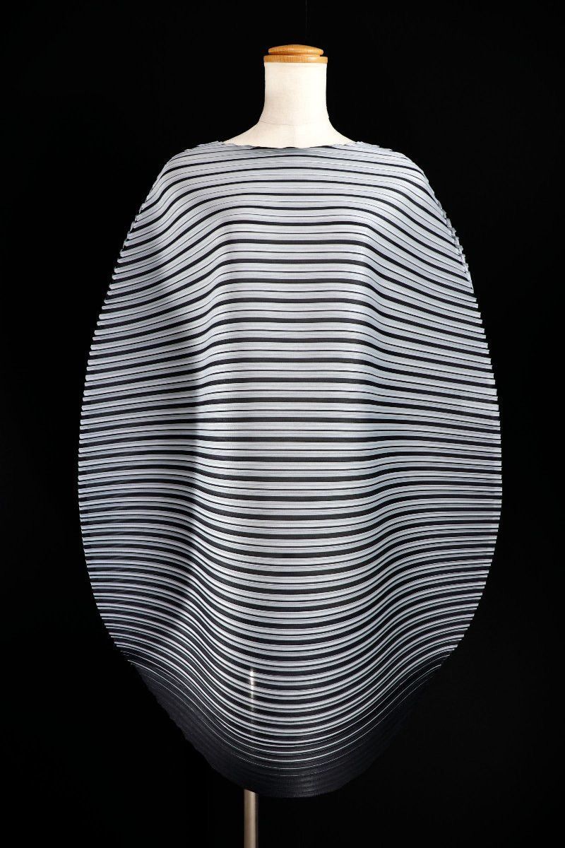 Pleats Please Issey Miyake Issey Miyake Pleats Please Balloon Tunic Size ONE SIZE - 8 Thumbnail