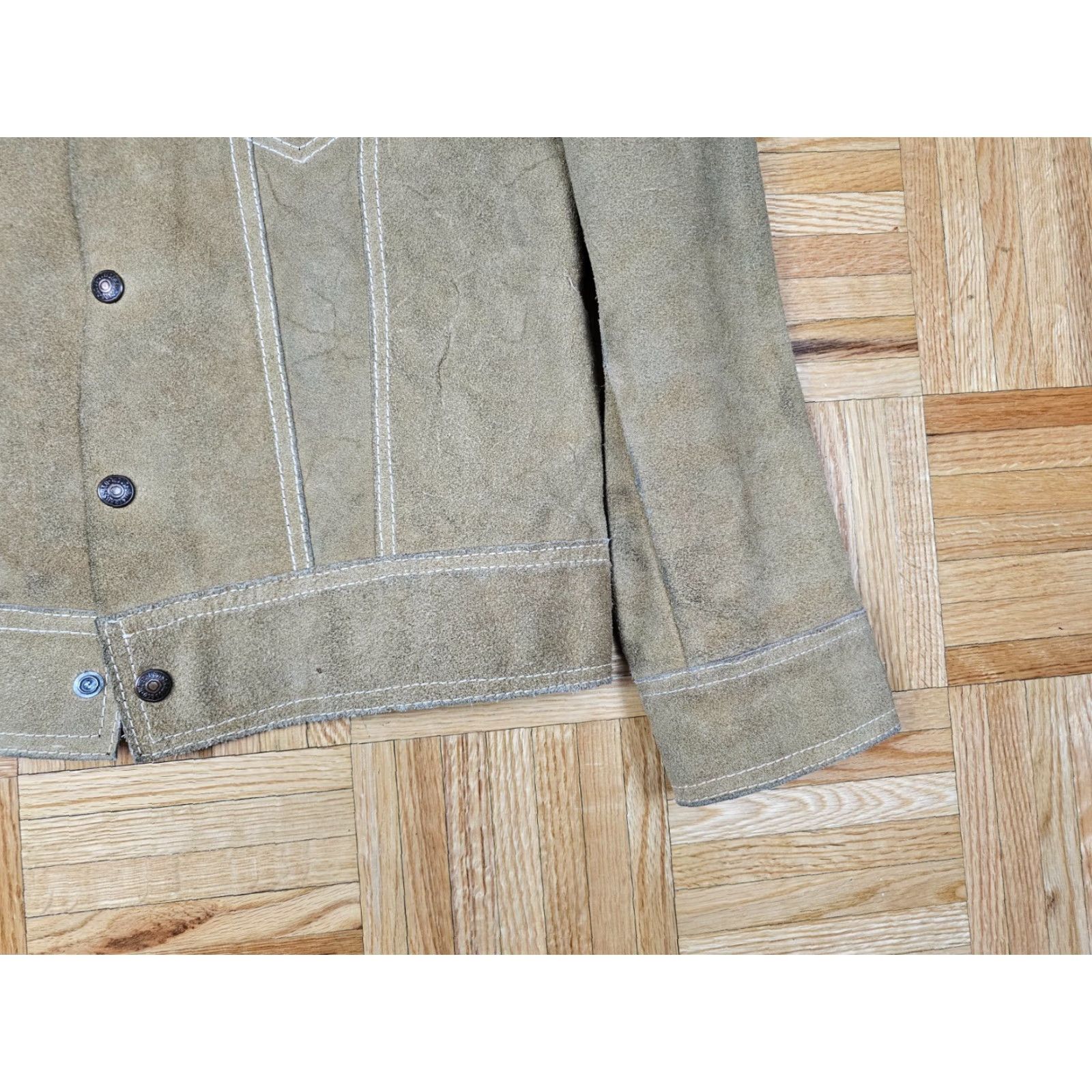 Levi's VINTAGE Levi's BIG E SUEDE LEATHER JACKET SHIRT SZ 38 Brown Men Leather, Suede 60's 18 INCH 20 INCH 23 INCH 23 INCH Mens Size US XXS / EU 40 - 3 Thumbnail