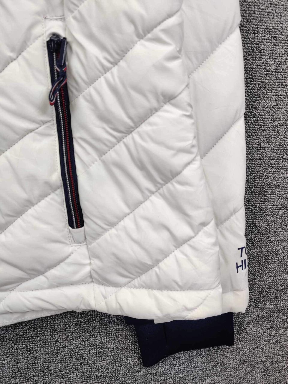 Tommy Hilfiger Tommy Hilfiger Packable Down Puffer Hoodie Jackets Size US L / EU 52-54 / 3 - 3 Thumbnail